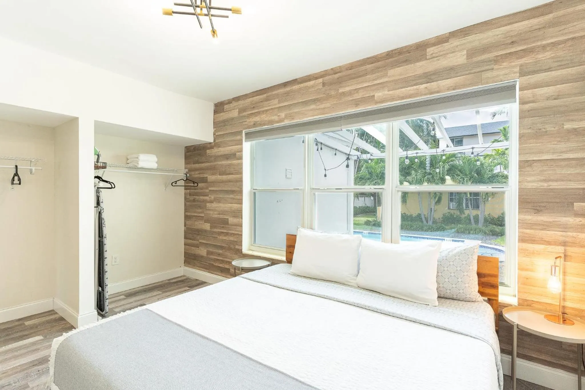 Bed in Oia House Brickell Beach 10 minutes Pool Location