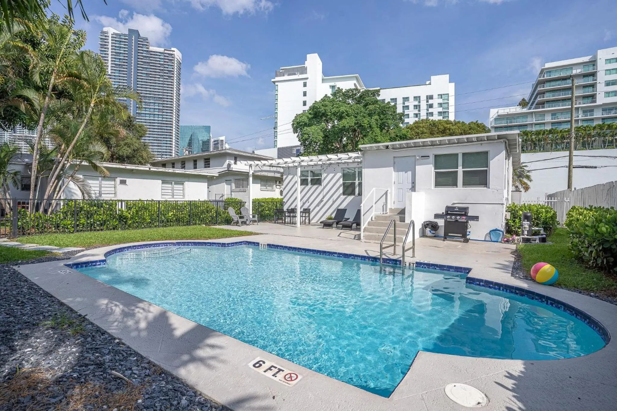 Oia House Brickell Beach 10 minutes Pool Location