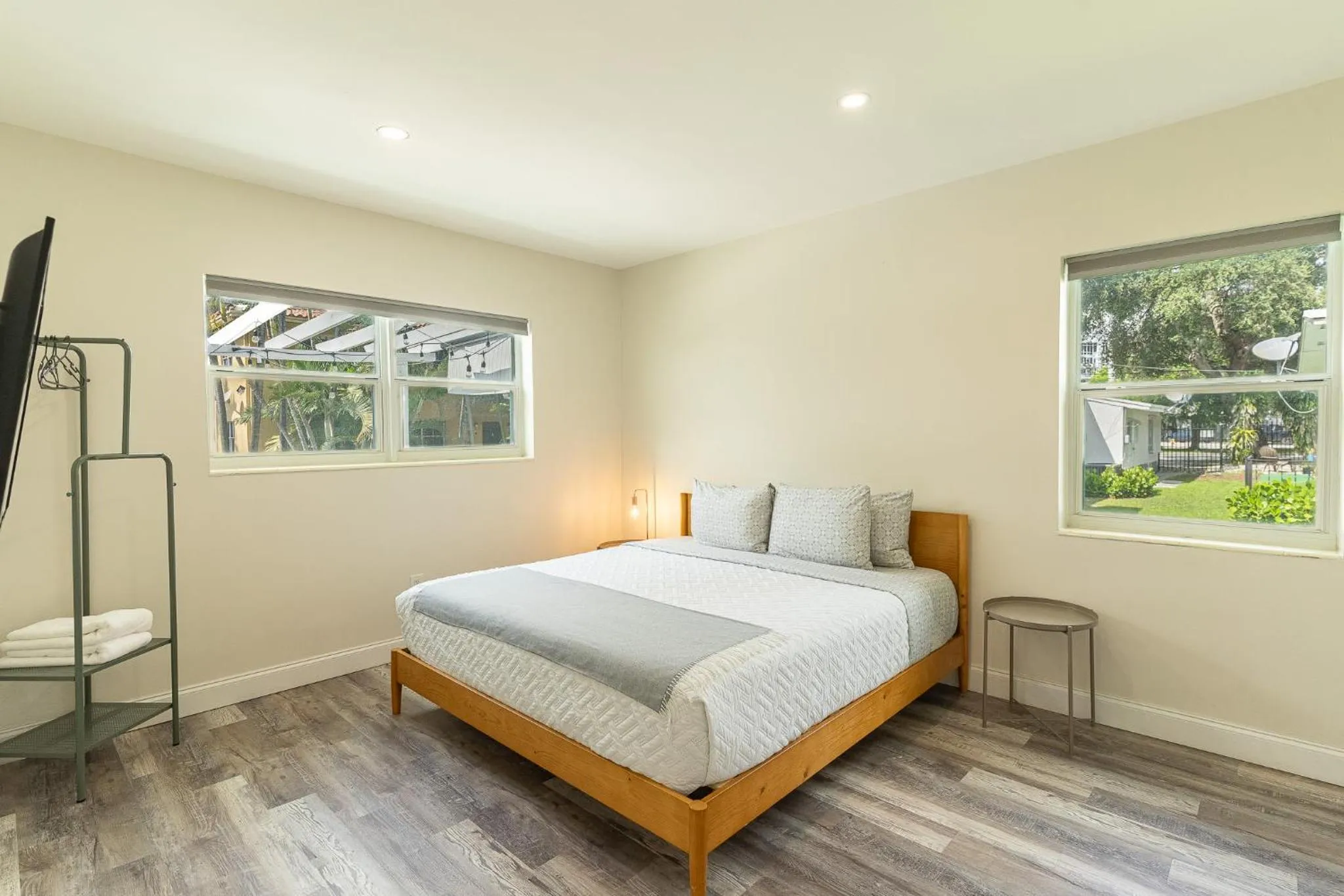 Bed in Oia House Brickell Beach 10 minutes Pool Location