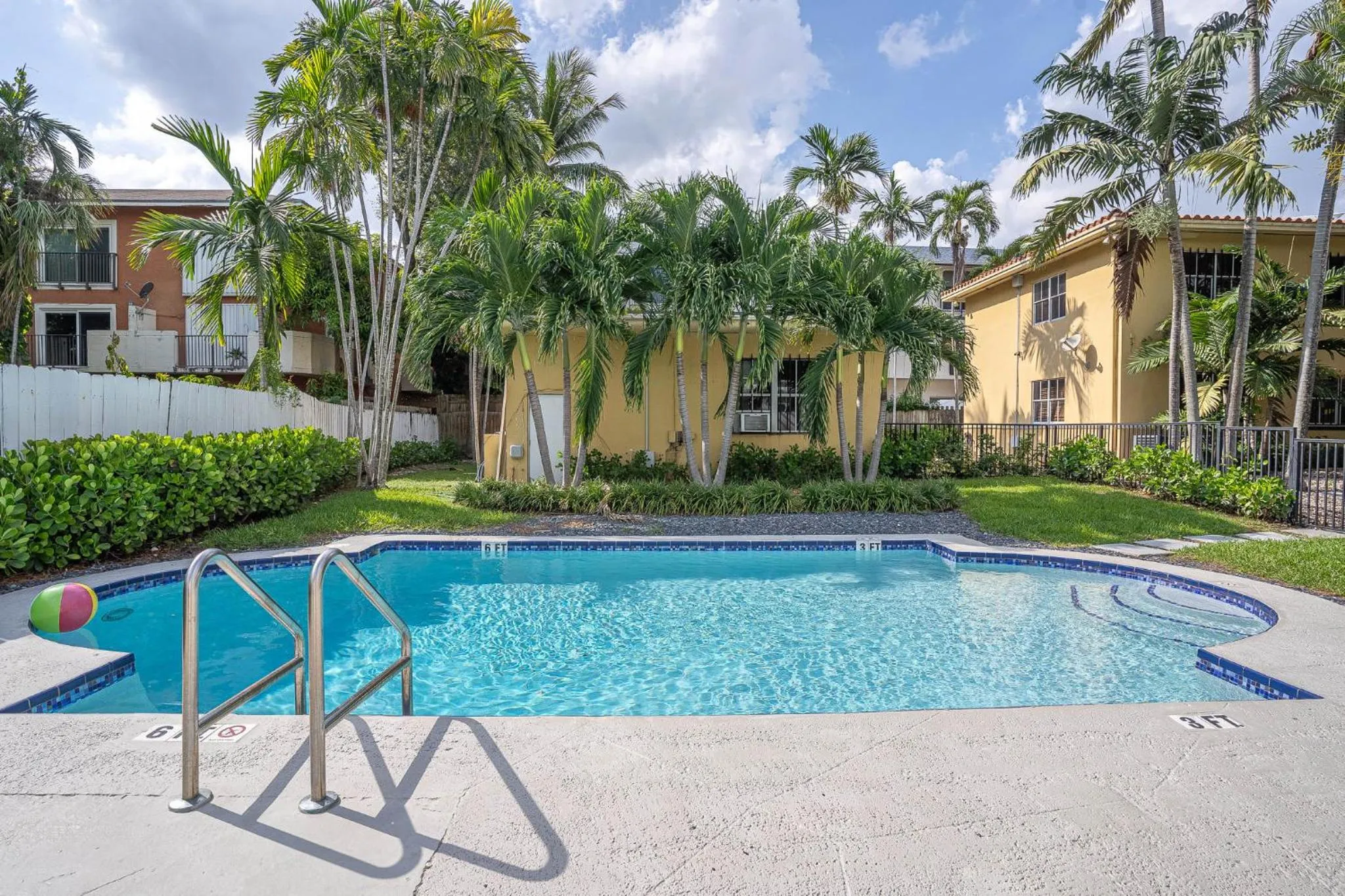 Oia House Brickell Beach 10 minutes Pool Location
