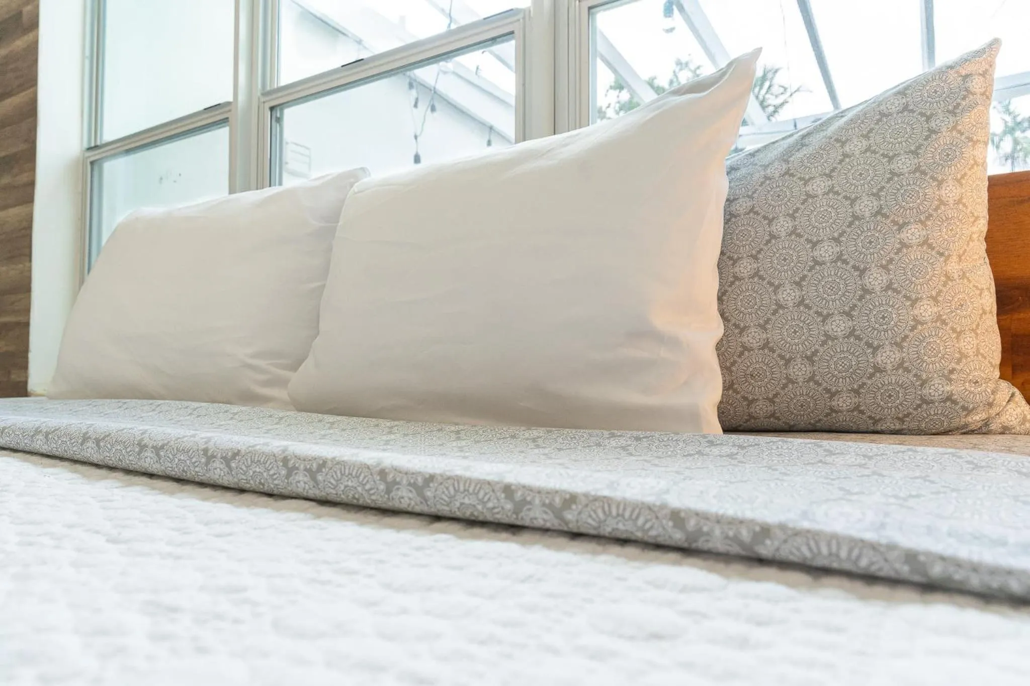 Bed in Oia House Brickell Beach 10 minutes Pool Location