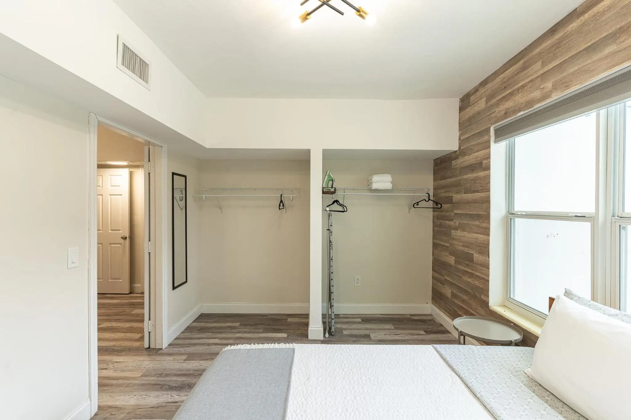 Bed in Oia House Brickell Beach 10 minutes Pool Location