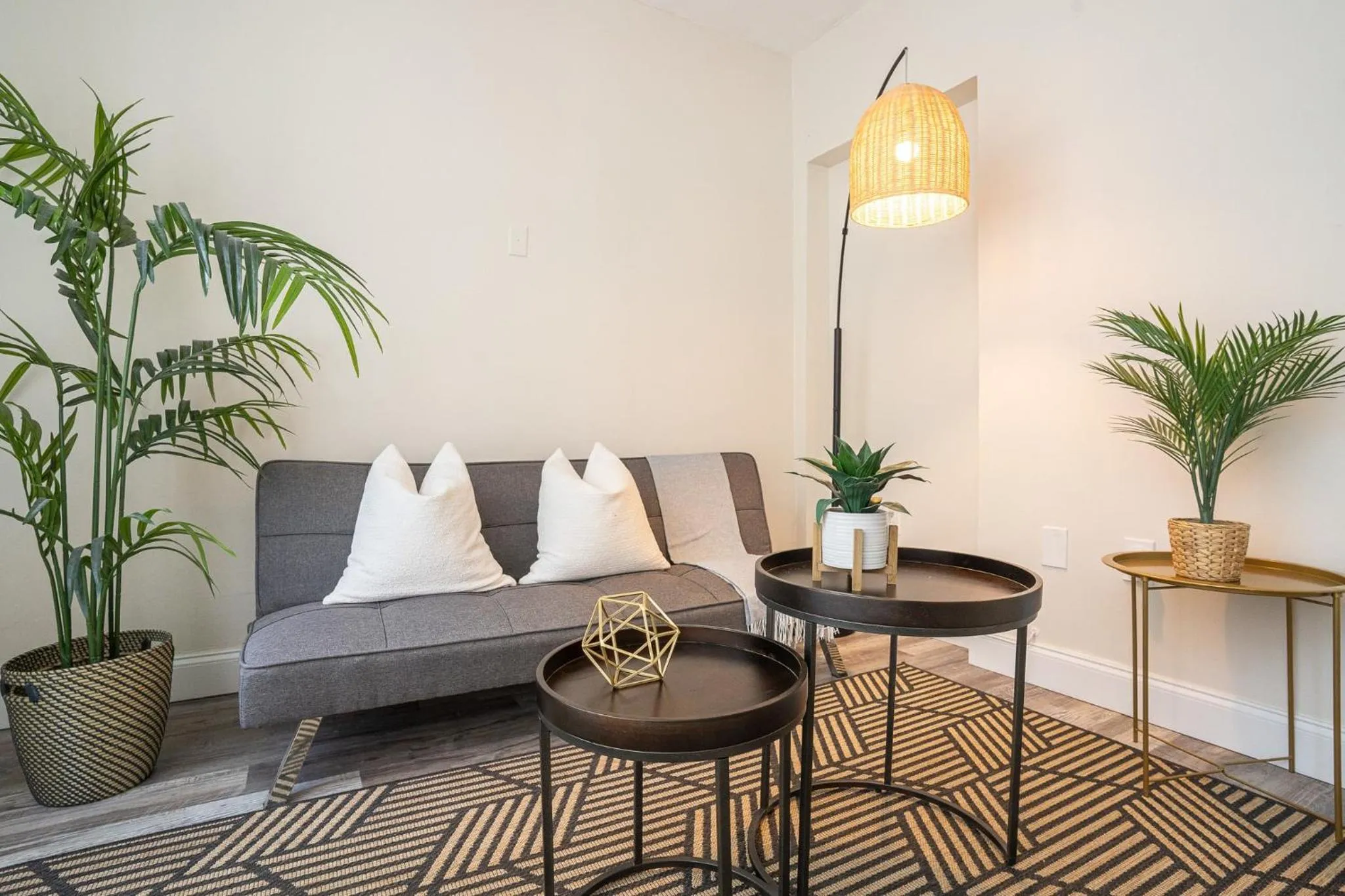 Oia House Brickell Beach 10 minutes Pool Location