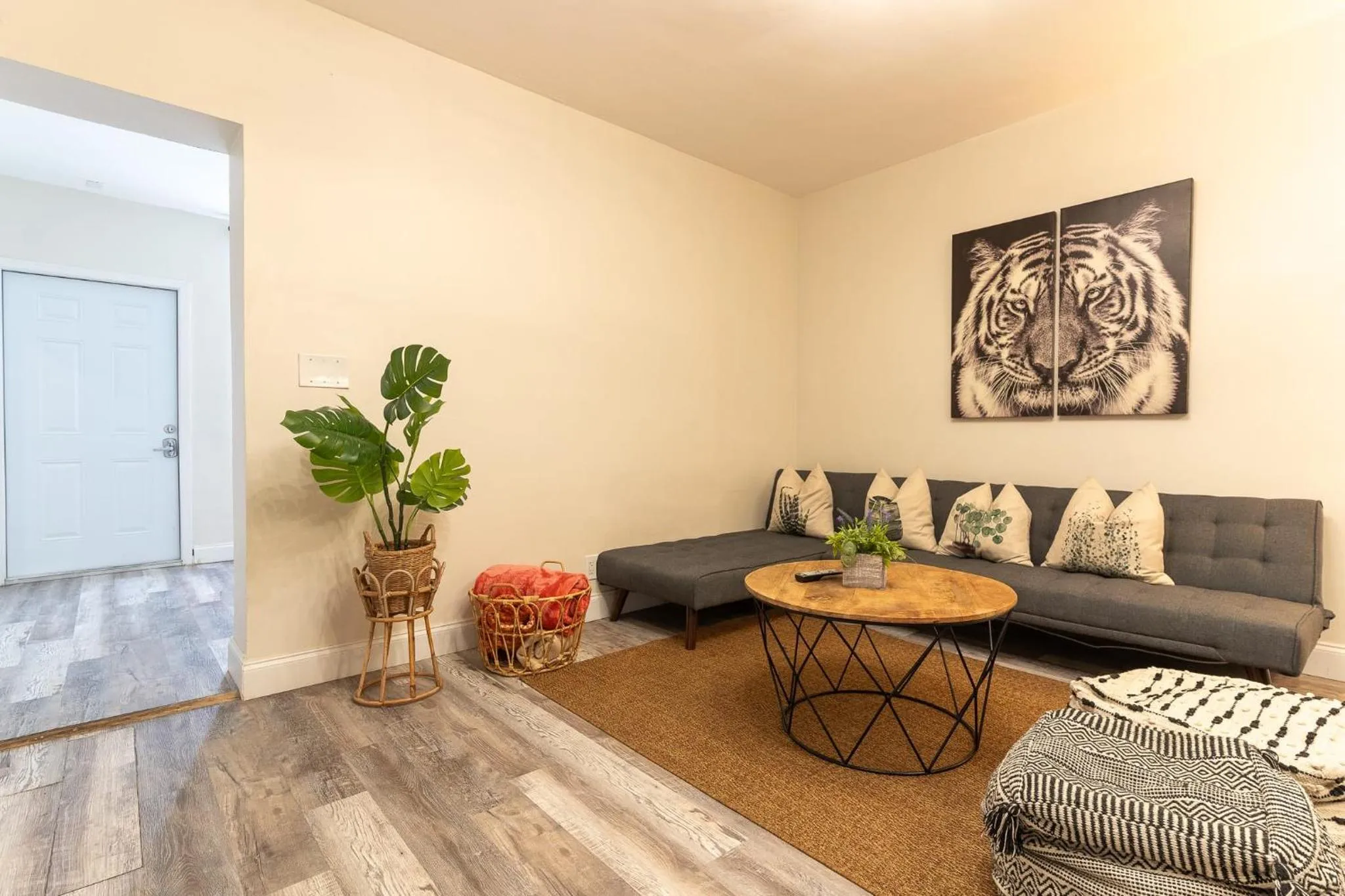 Oia House Brickell Beach 10 minutes Pool Location