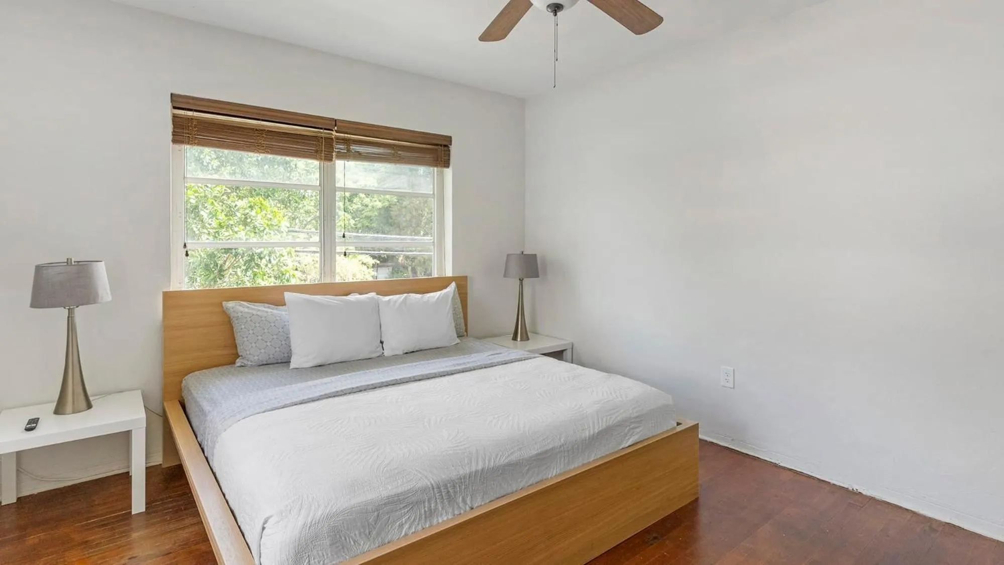 Bed in Brickell Tree Apartment Beach 10min Location Shops