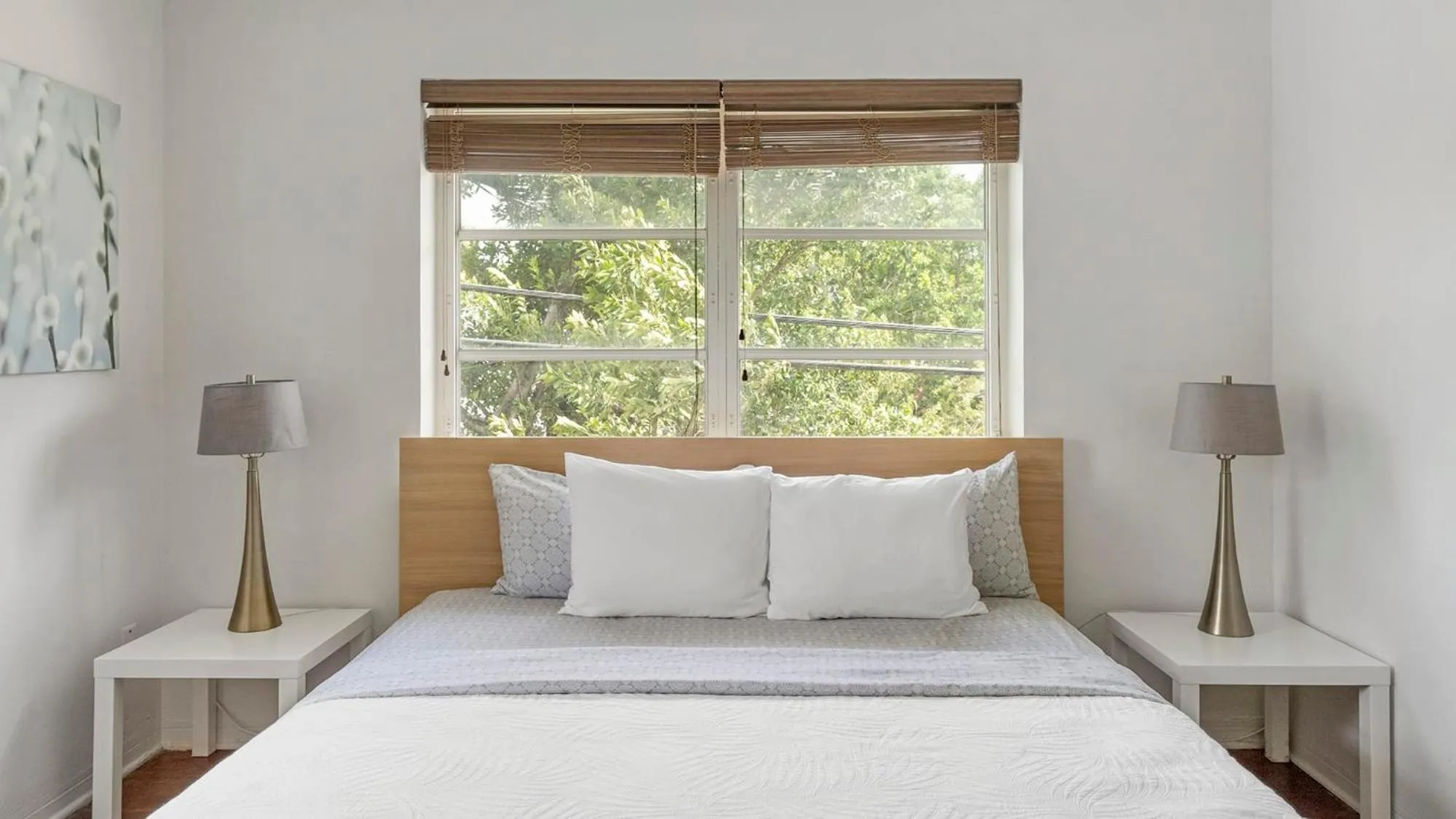 Bed in Brickell Tree Apartment Beach 10min Location Shops