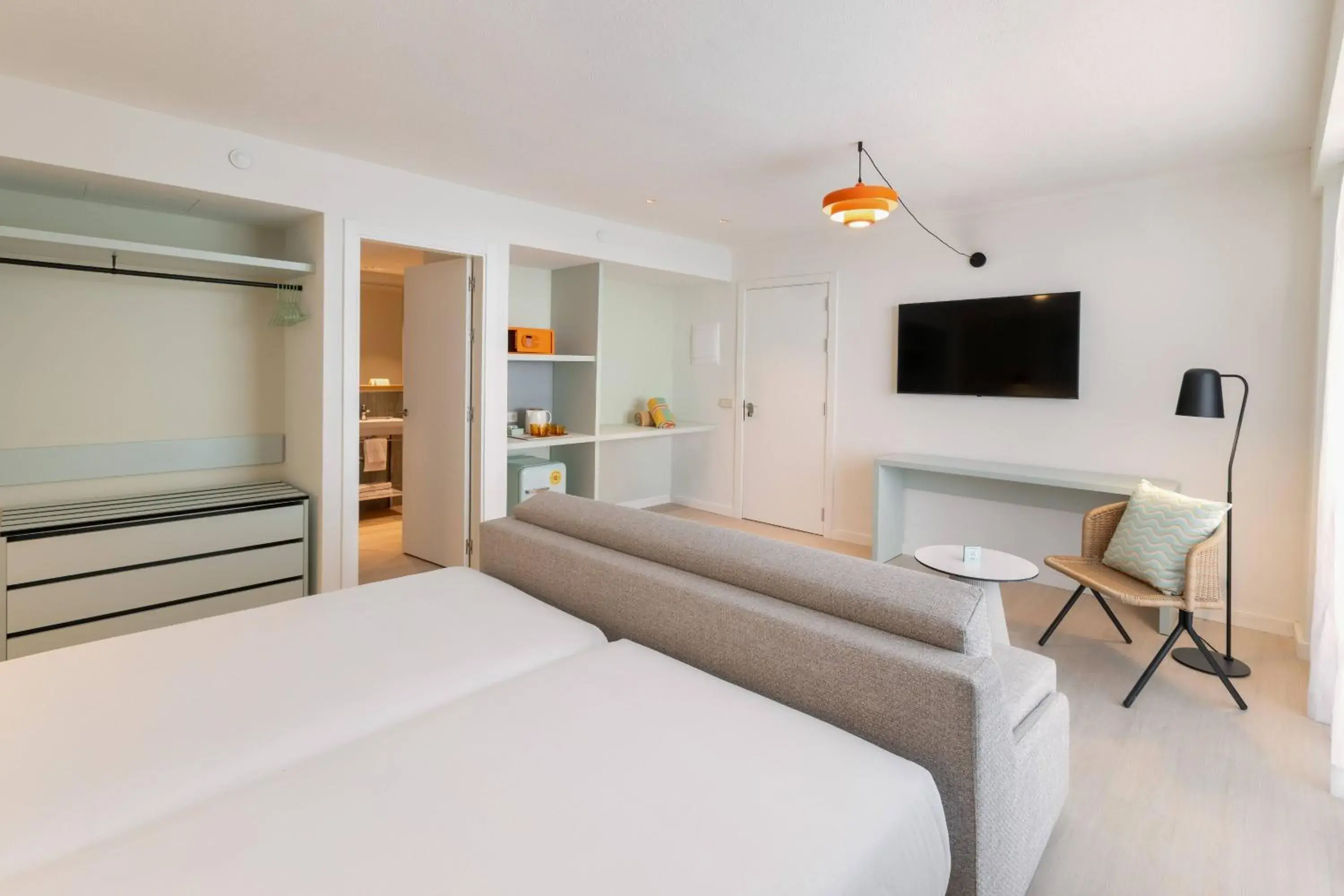 Property building, Bed in SOL Arona Tenerife Property building, Bed in SOL Arona Tenerife