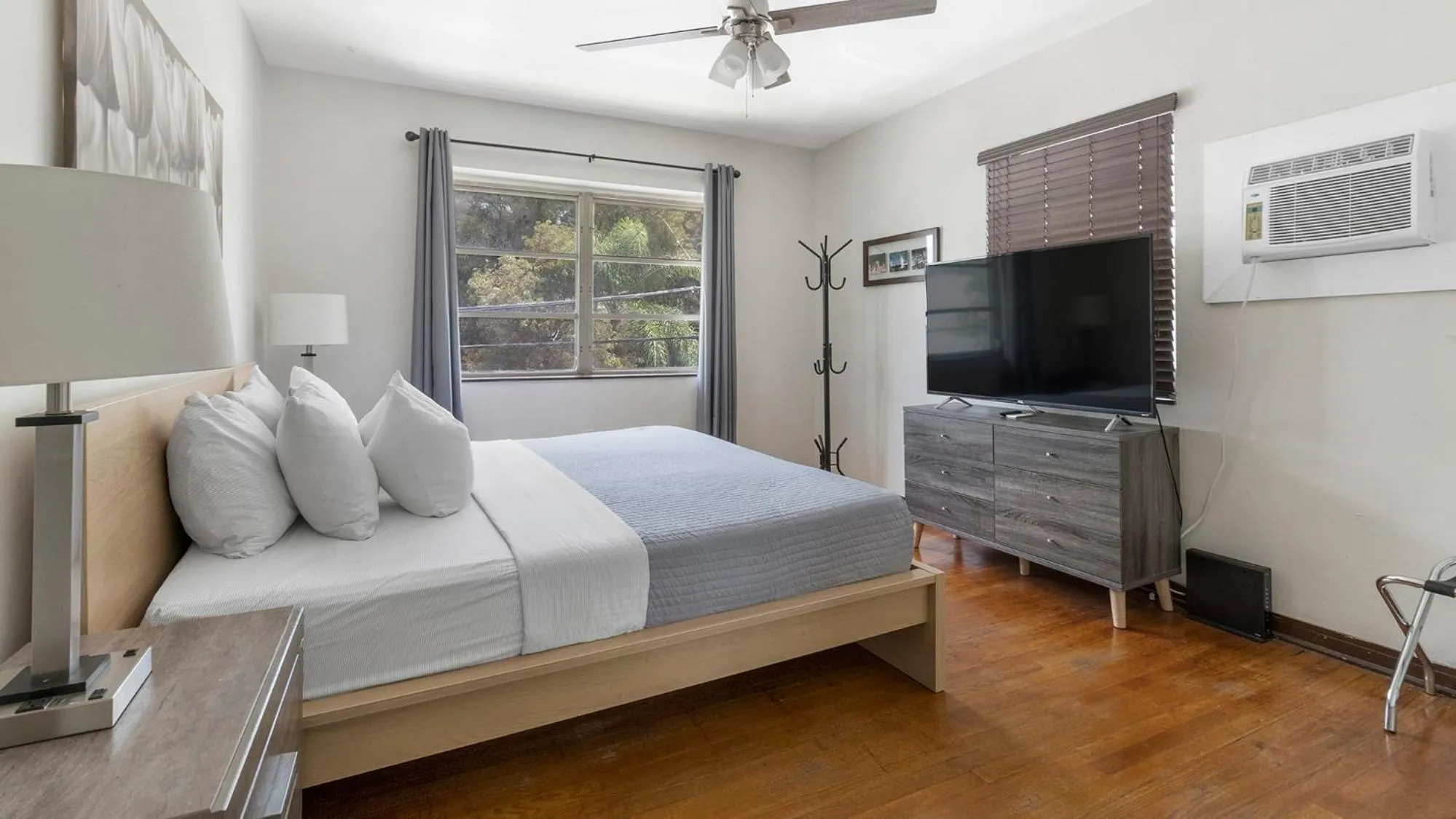 Bed in Brickell 4ever Apartment Beach 10 minutes Location