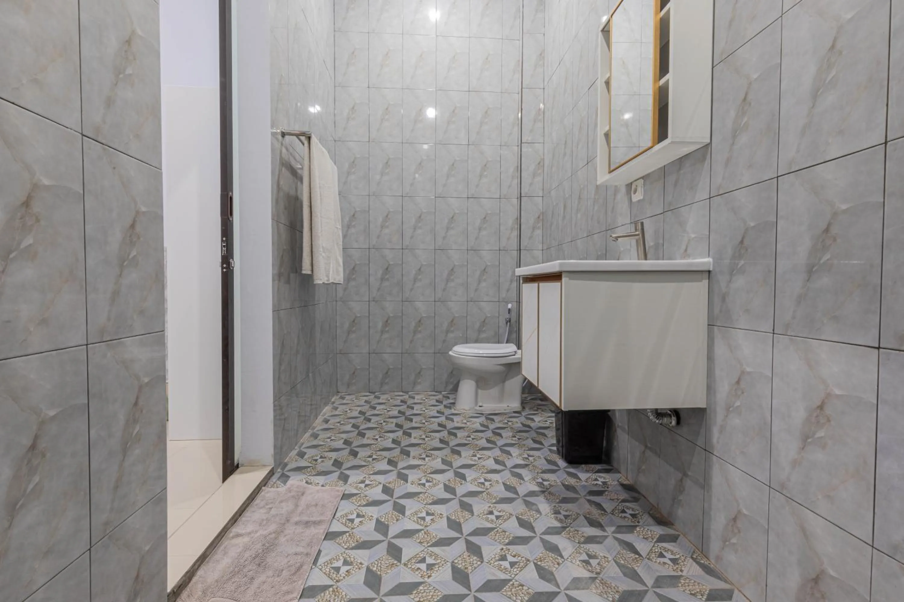 Shower in Bali DD homestay seminyak