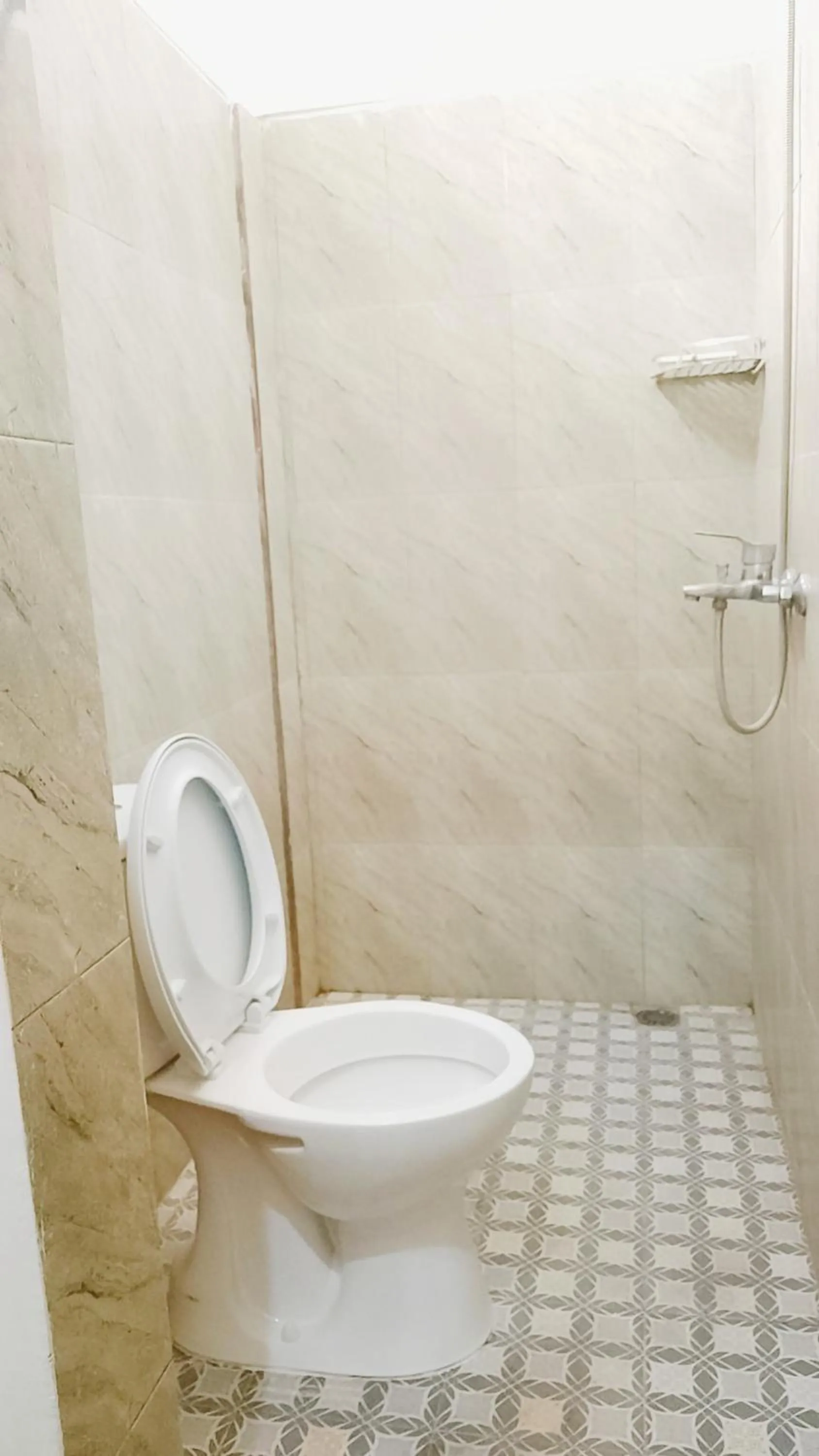 Shower in Bali DD homestay seminyak