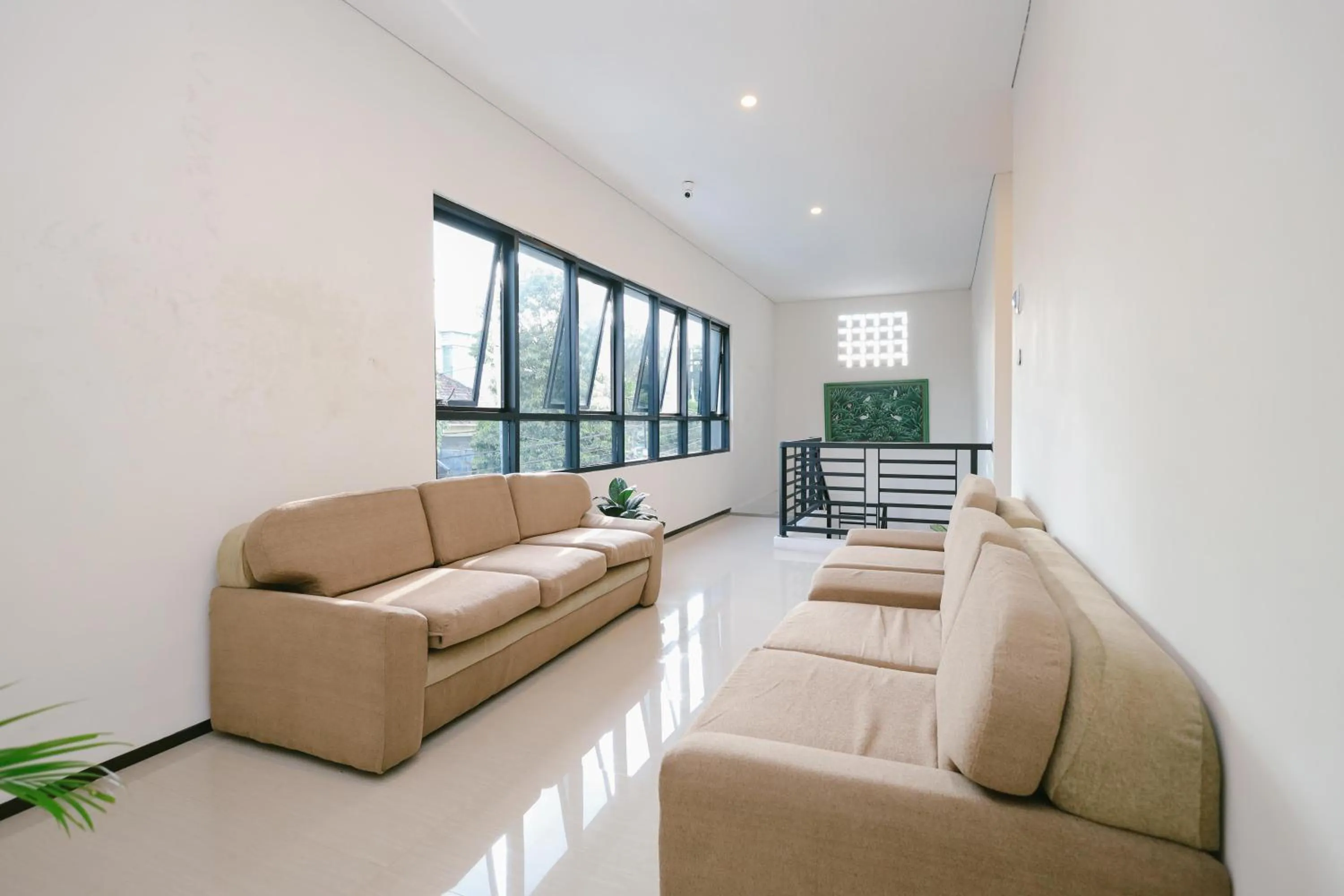 Seating area in Urbanview B Syariah Lumajang by RedDoorz