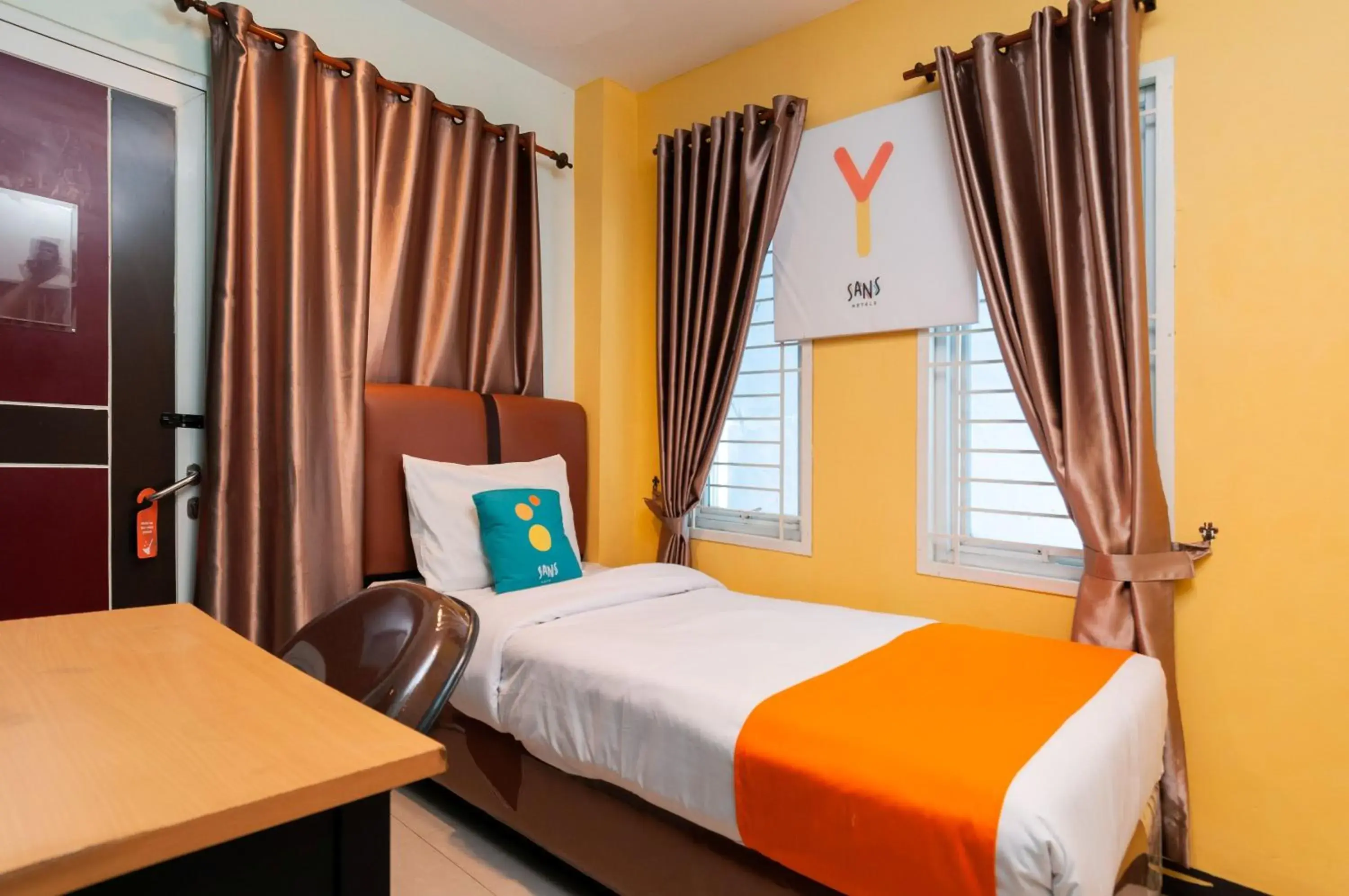 Single Room in Sans Hotel Finest Medan Single Room in Sans Hotel Finest Medan