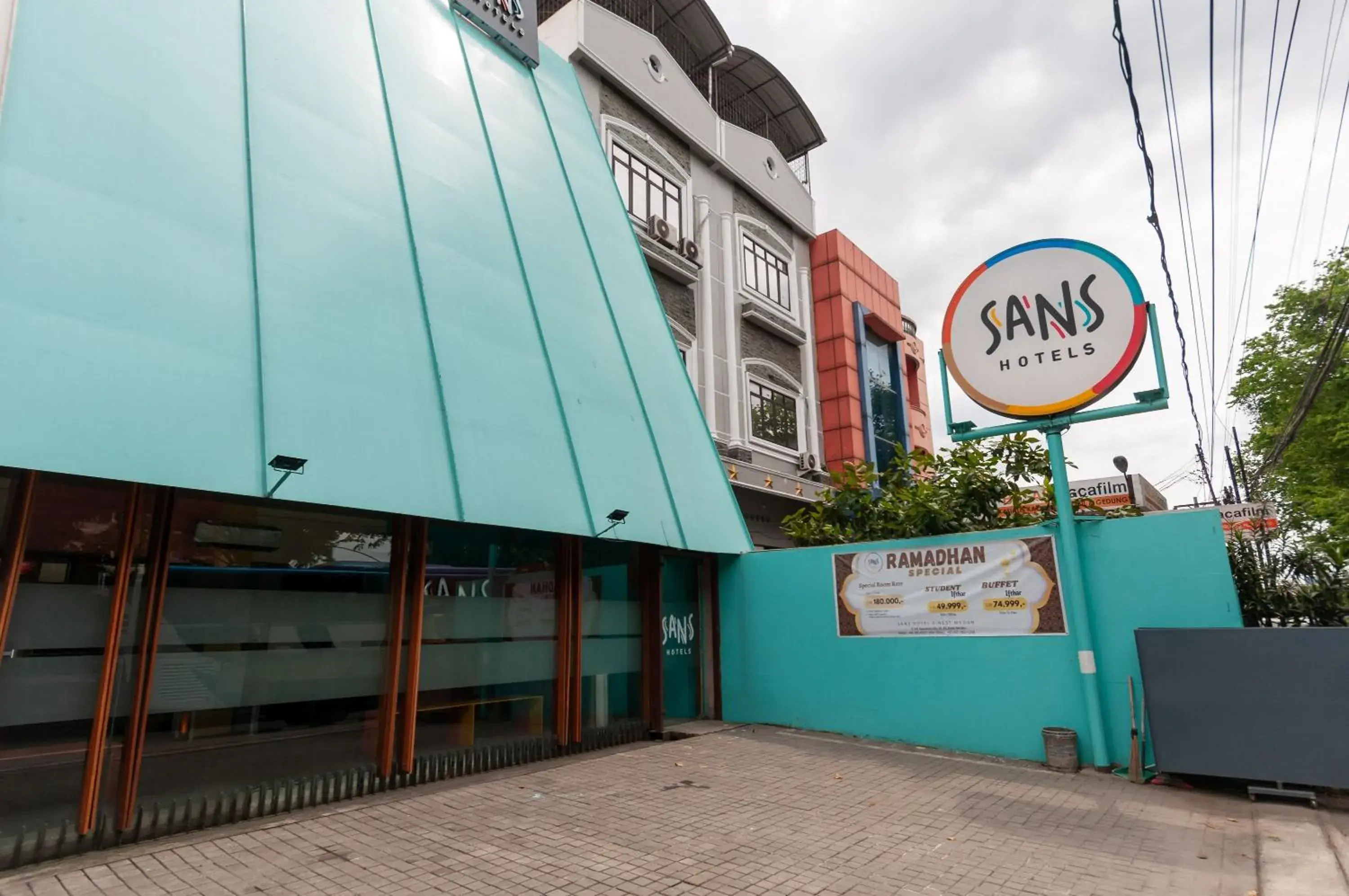 Property building in Sans Hotel Finest Medan Property building in Sans Hotel Finest Medan