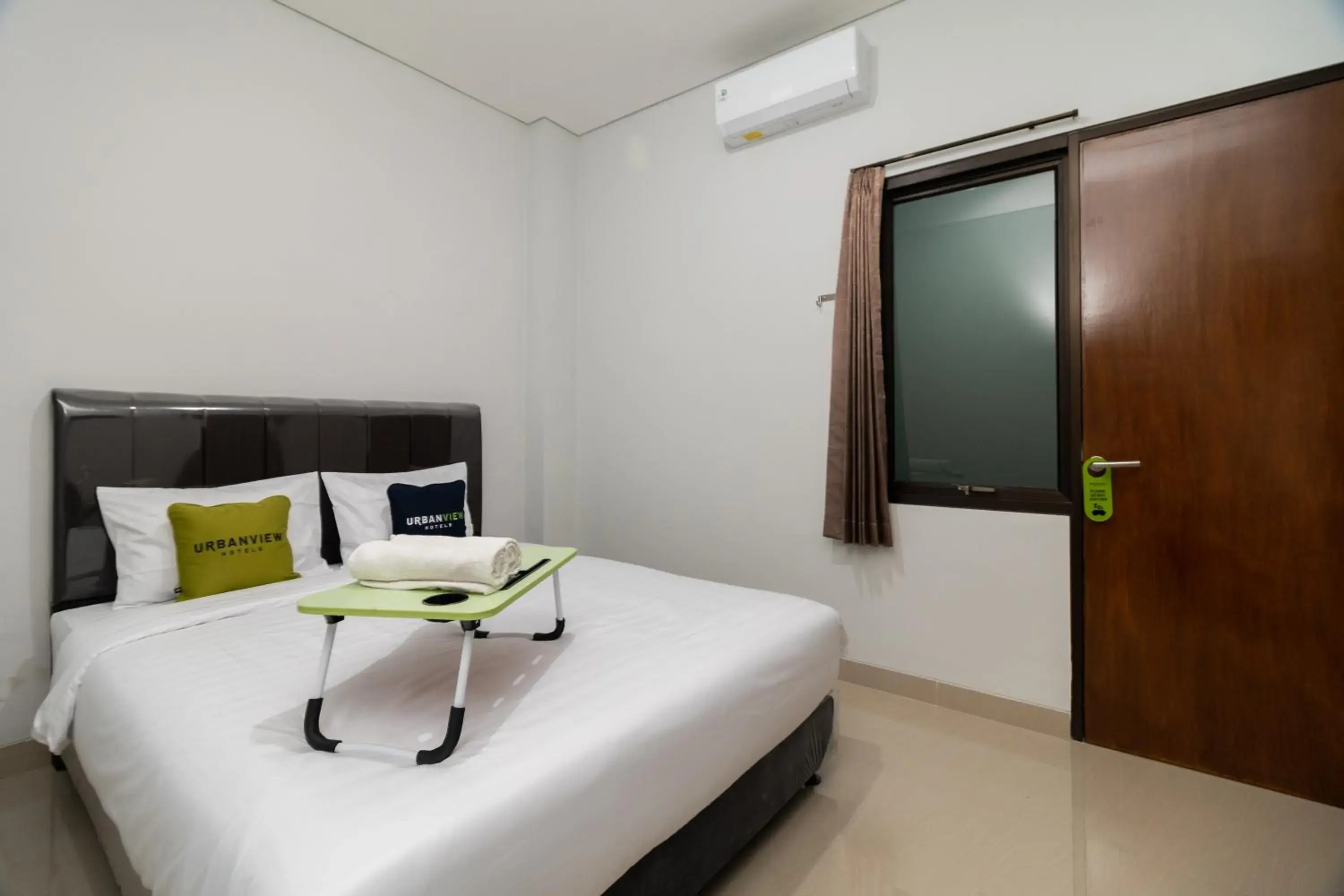 Bedroom, Bed in Urbanview Hotel Pasar Baru Jakarta by RedDoorz Bedroom, Bed in Urbanview Hotel Pasar Baru Jakarta by RedDoorz