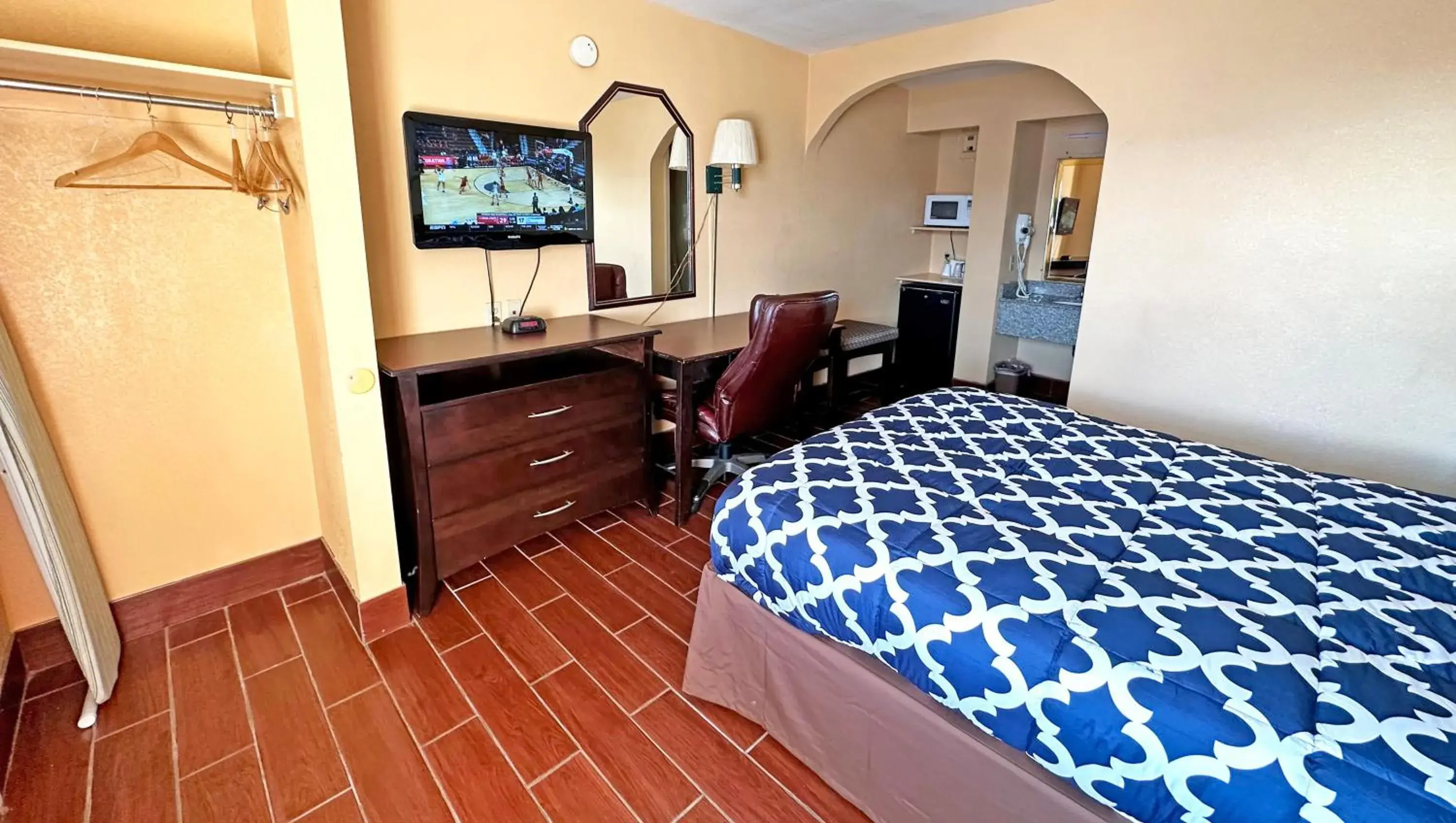 Standard Queen Room in Apollo Lodge and RV Park Standard Queen Room in Apollo Lodge and RV Park