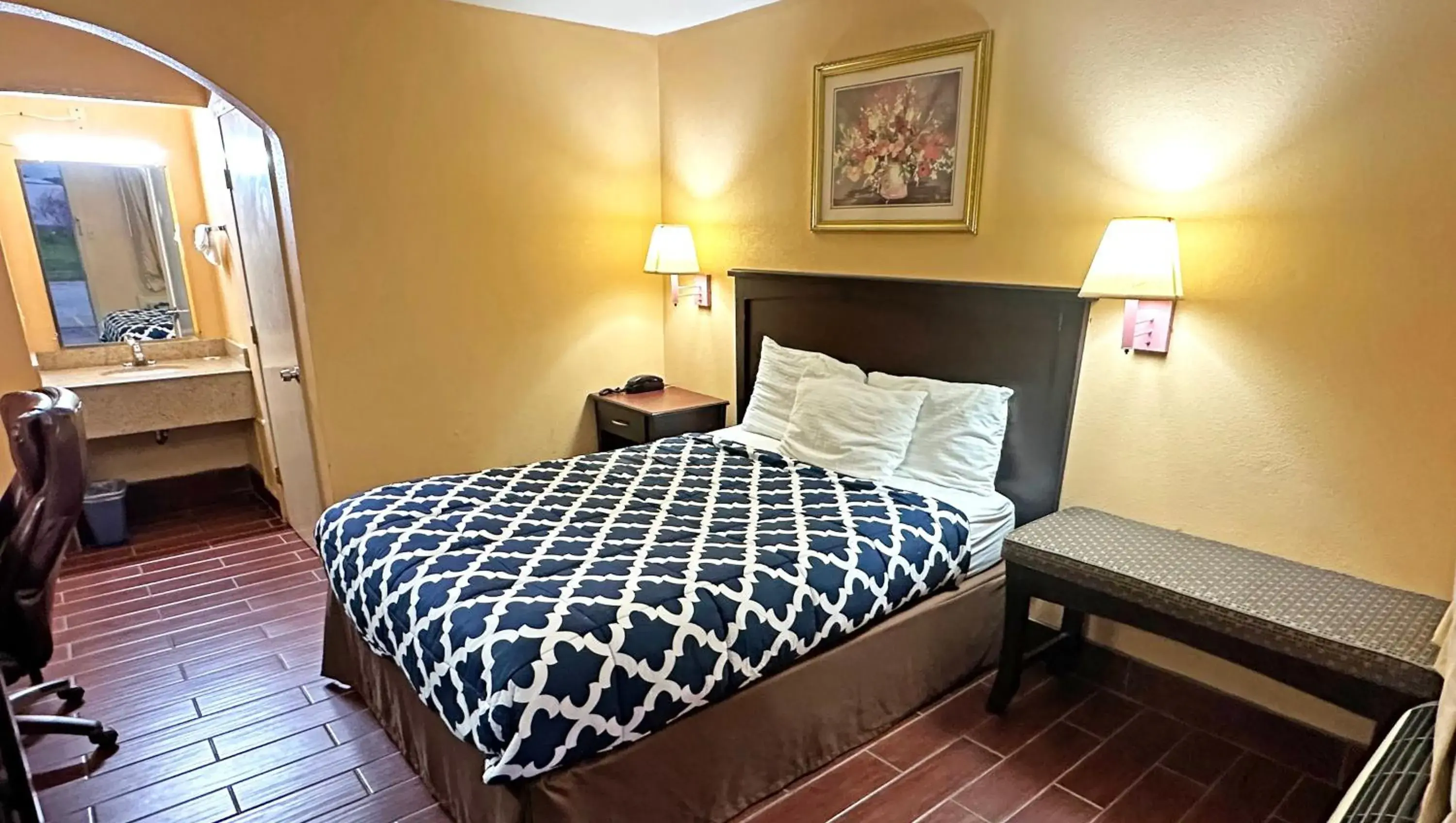 Standard Queen Room in Apollo Lodge and RV Park Standard Queen Room in Apollo Lodge and RV Park