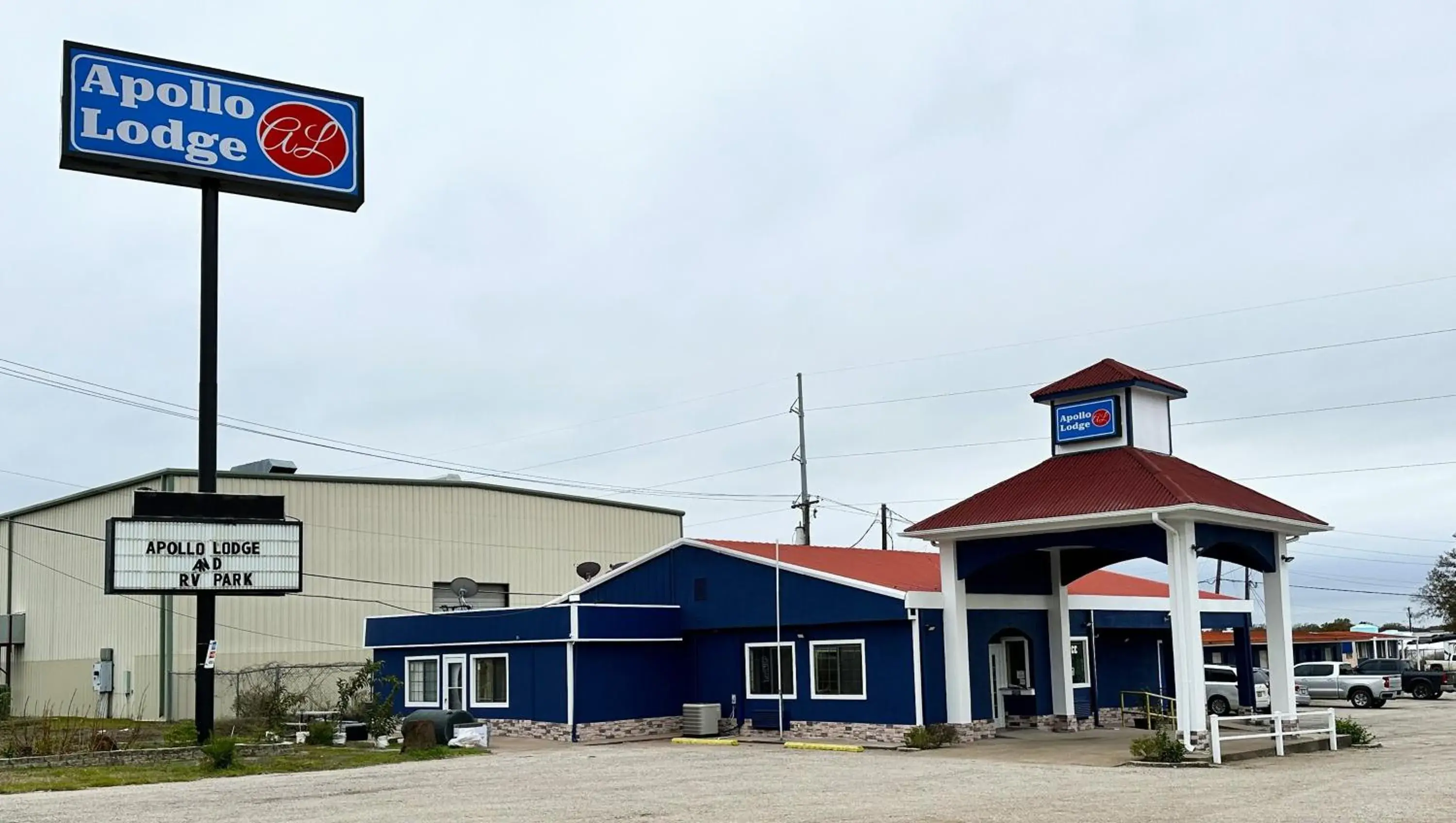 Property building in Apollo Lodge and RV Park Property building in Apollo Lodge and RV Park