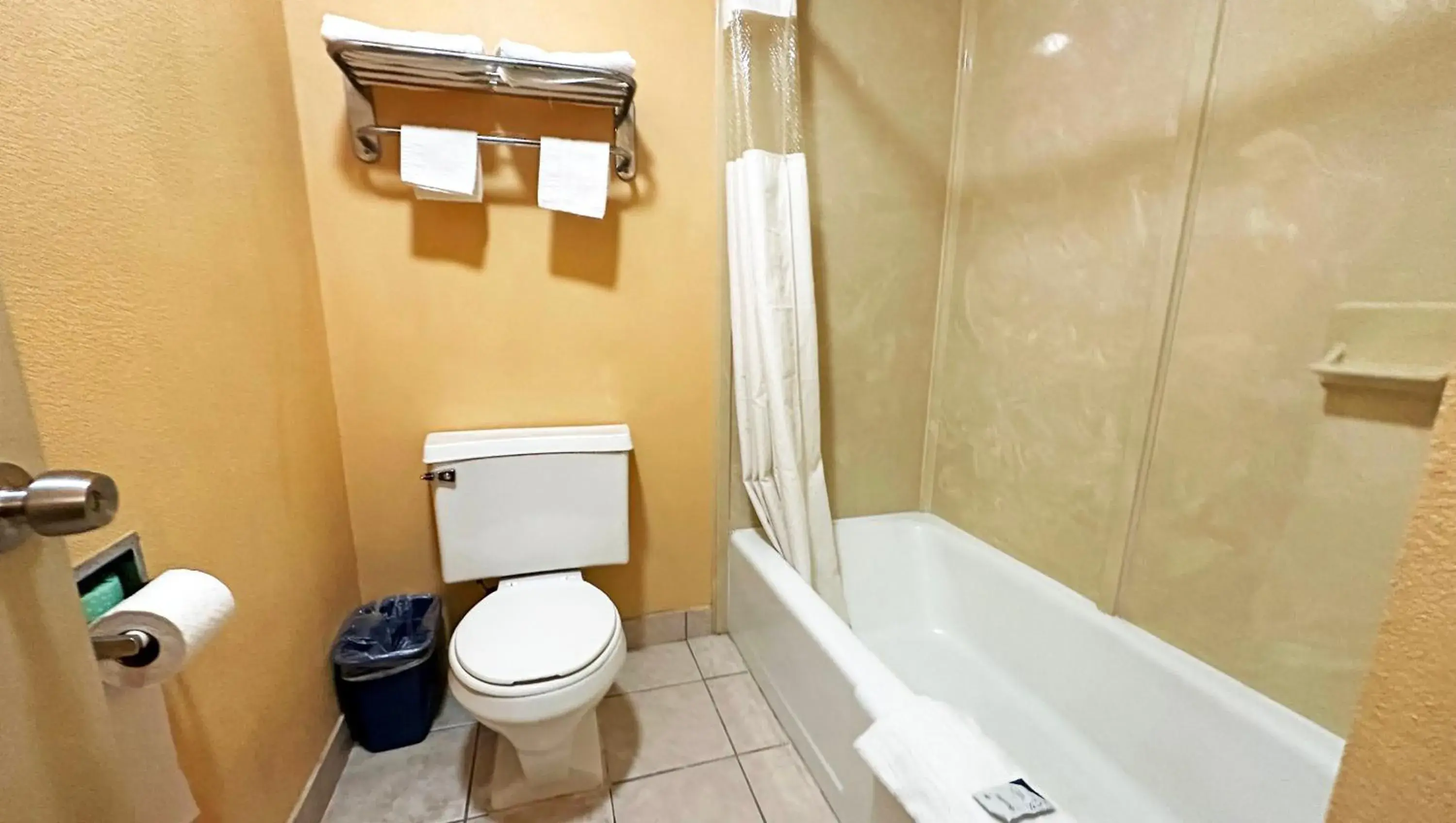 Bathroom in Apollo Lodge and RV Park Bathroom in Apollo Lodge and RV Park