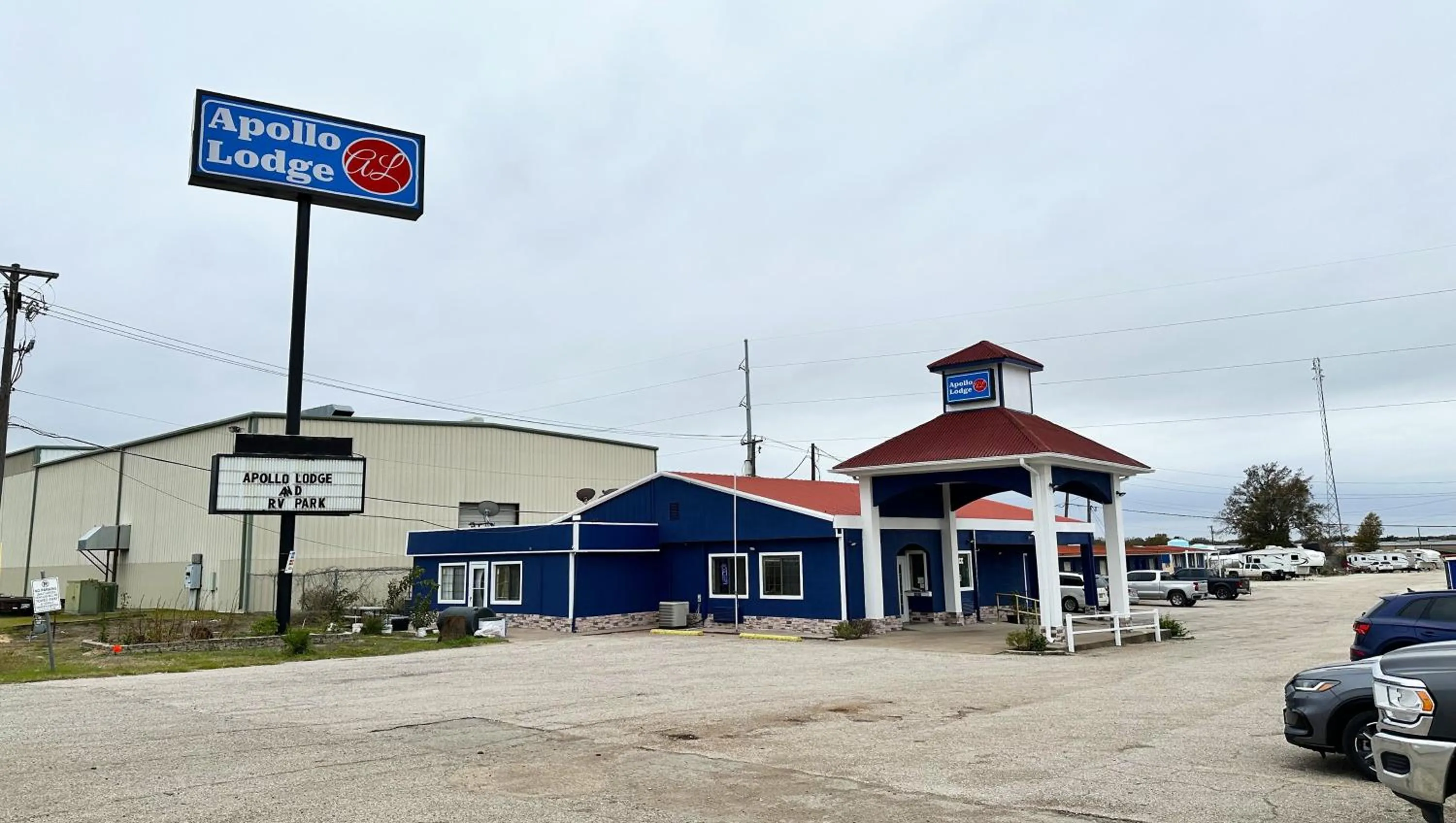 Property building in Apollo Lodge and RV Park
