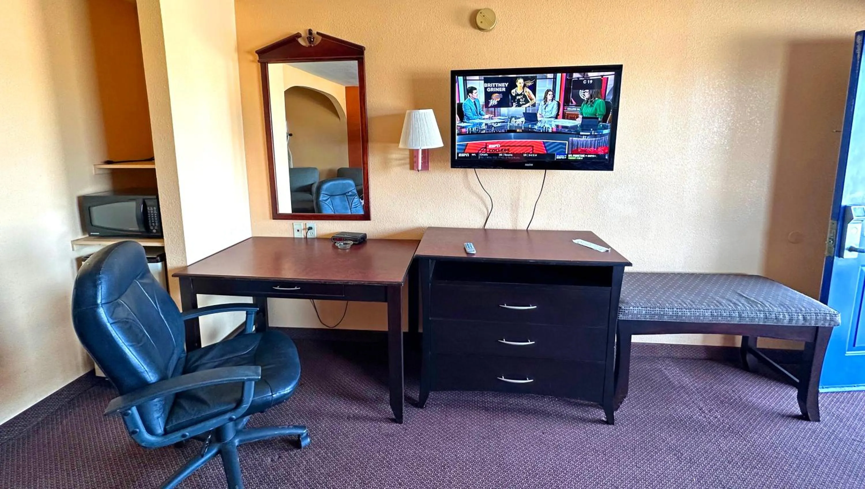 Bedroom in Apollo Lodge and RV Park