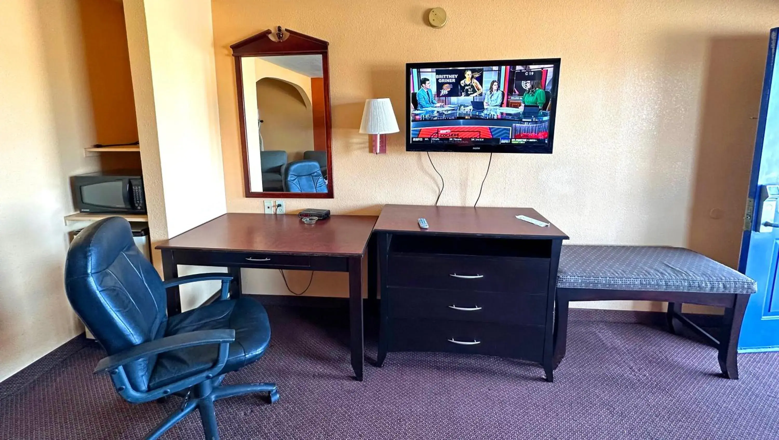 Bedroom in Apollo Lodge and RV Park Bedroom in Apollo Lodge and RV Park