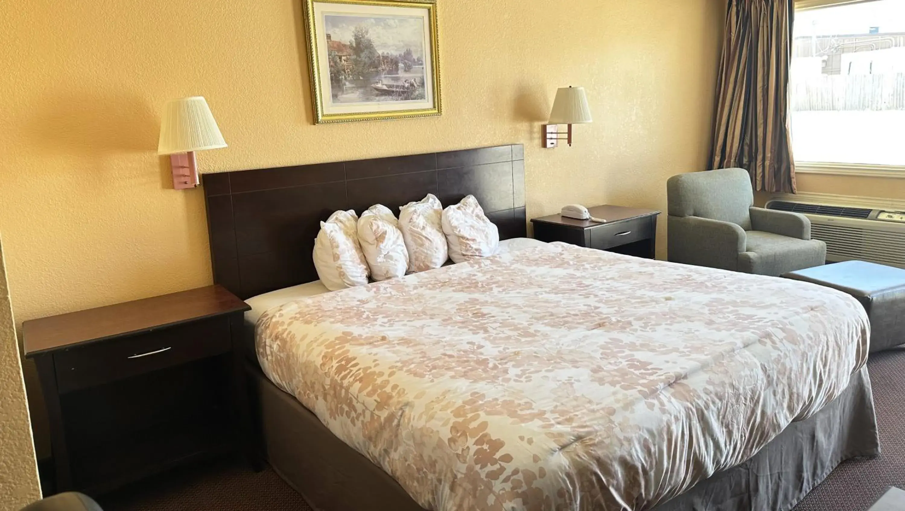 Bedroom, Bed in Apollo Lodge and RV Park Bedroom, Bed in Apollo Lodge and RV Park