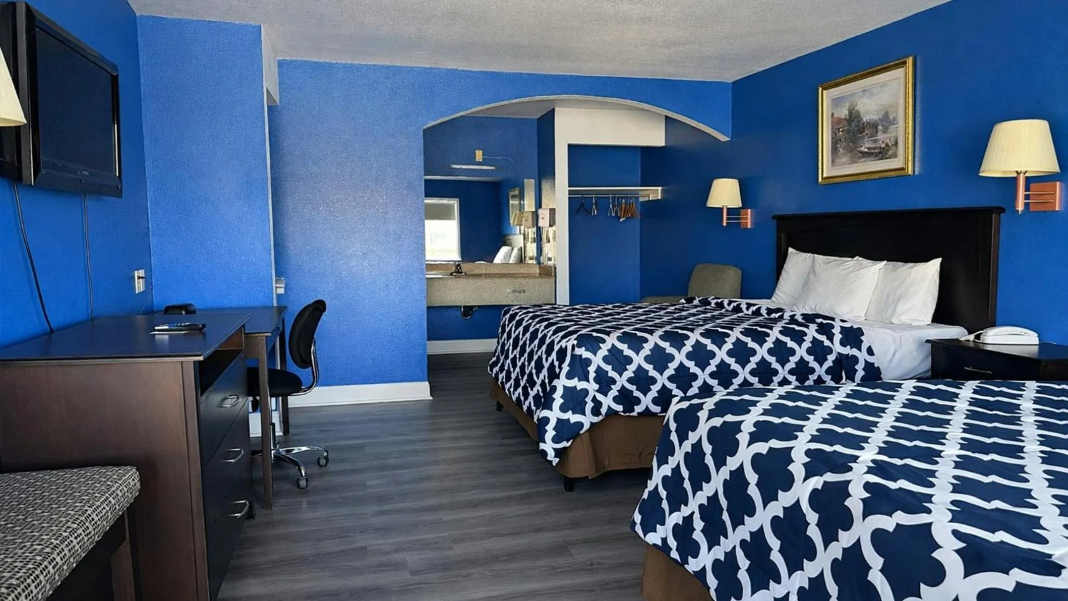 Photo of the whole room in Apollo Lodge and RV Park