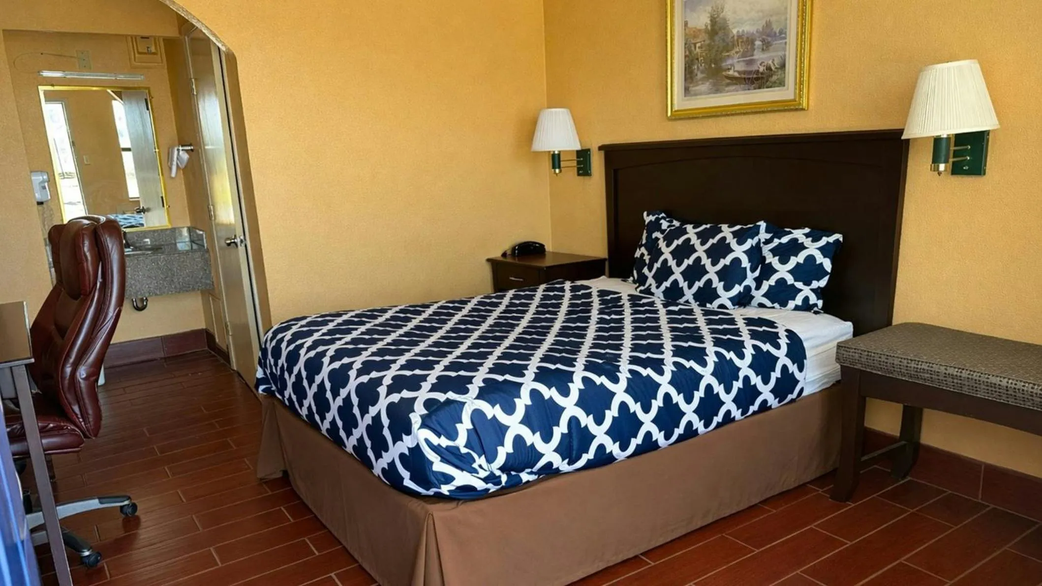 Bedroom in Apollo Lodge and RV Park