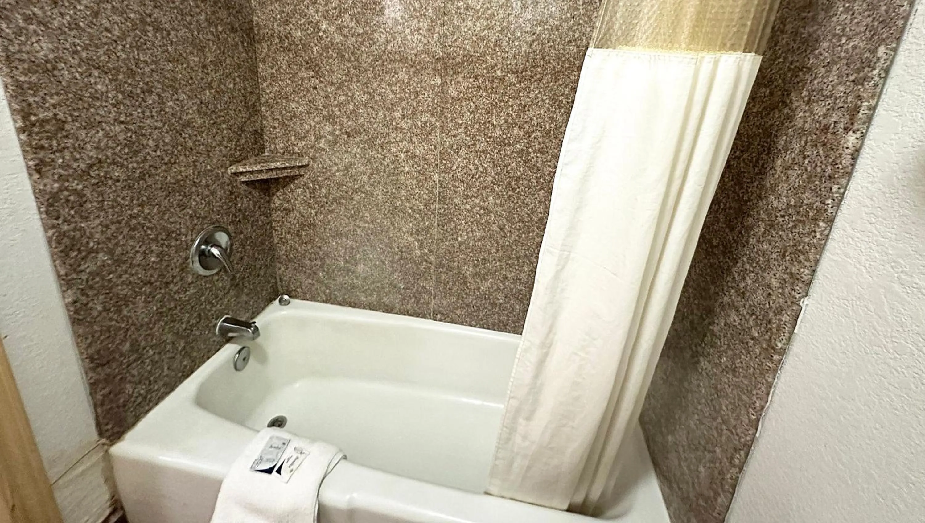 Bathroom in Apollo Lodge and RV Park