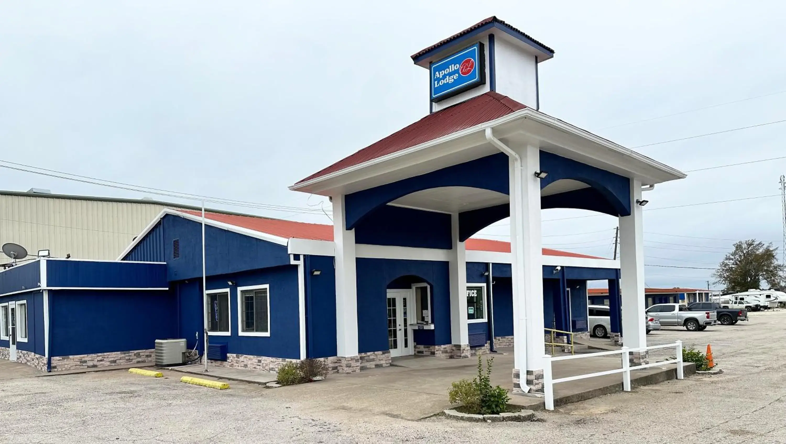 Property building in Apollo Lodge and RV Park Property building in Apollo Lodge and RV Park