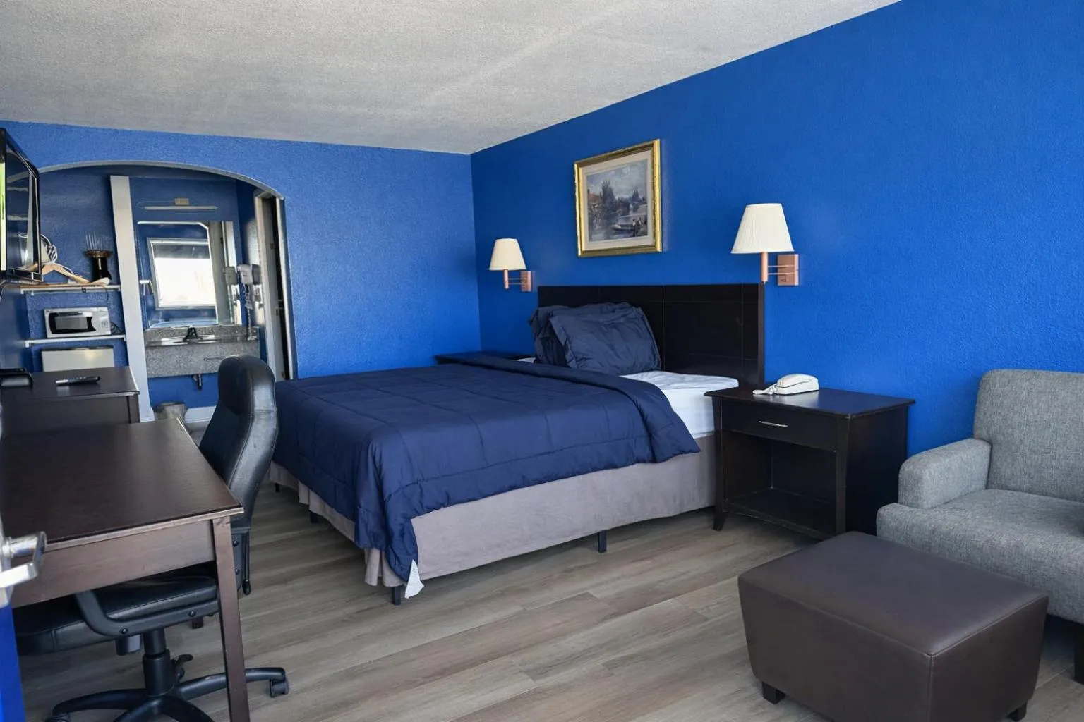 Bed in Apollo Lodge and RV Park