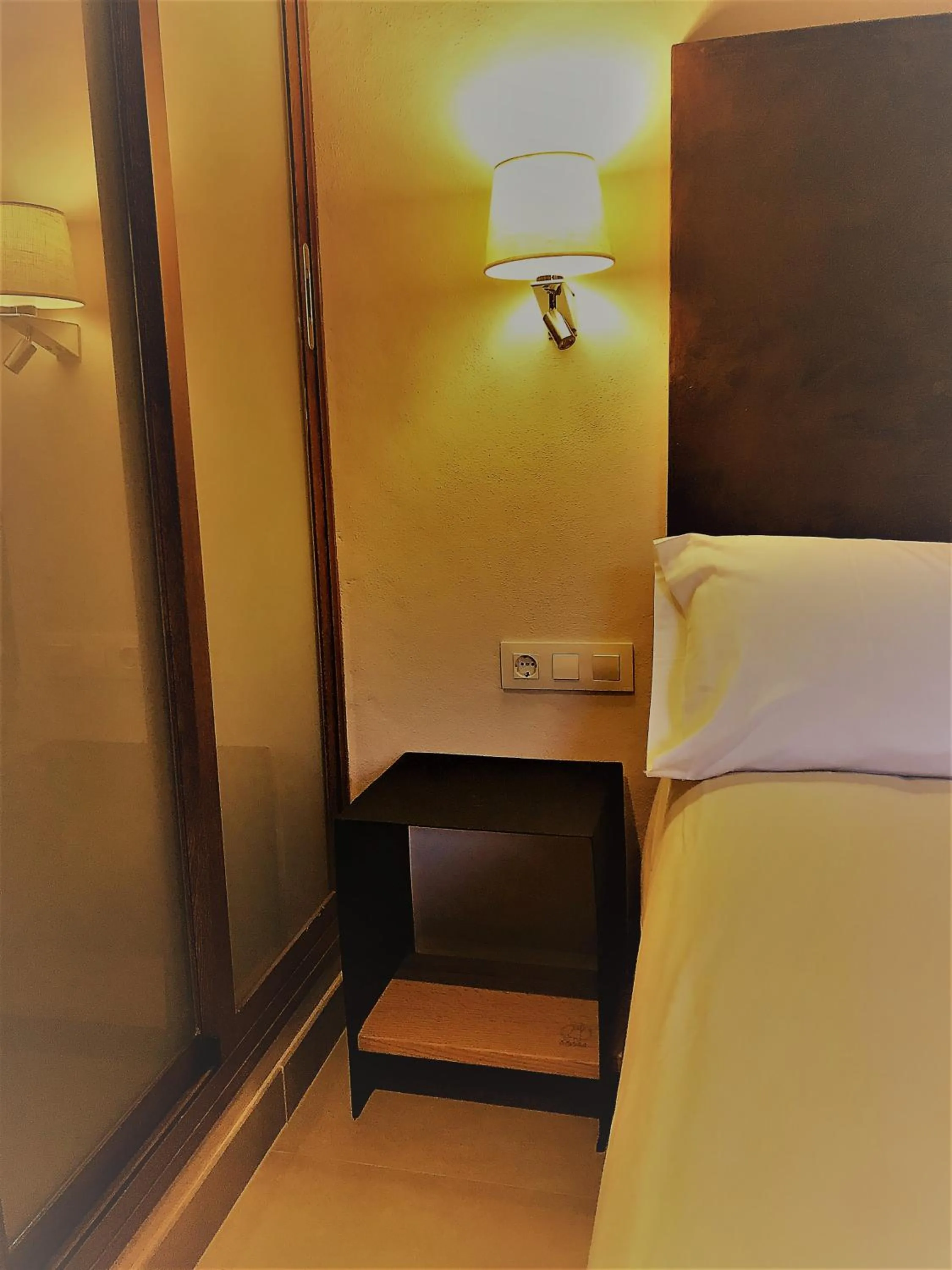 Bedroom, Bed in Chillout Hotel Tres Mares