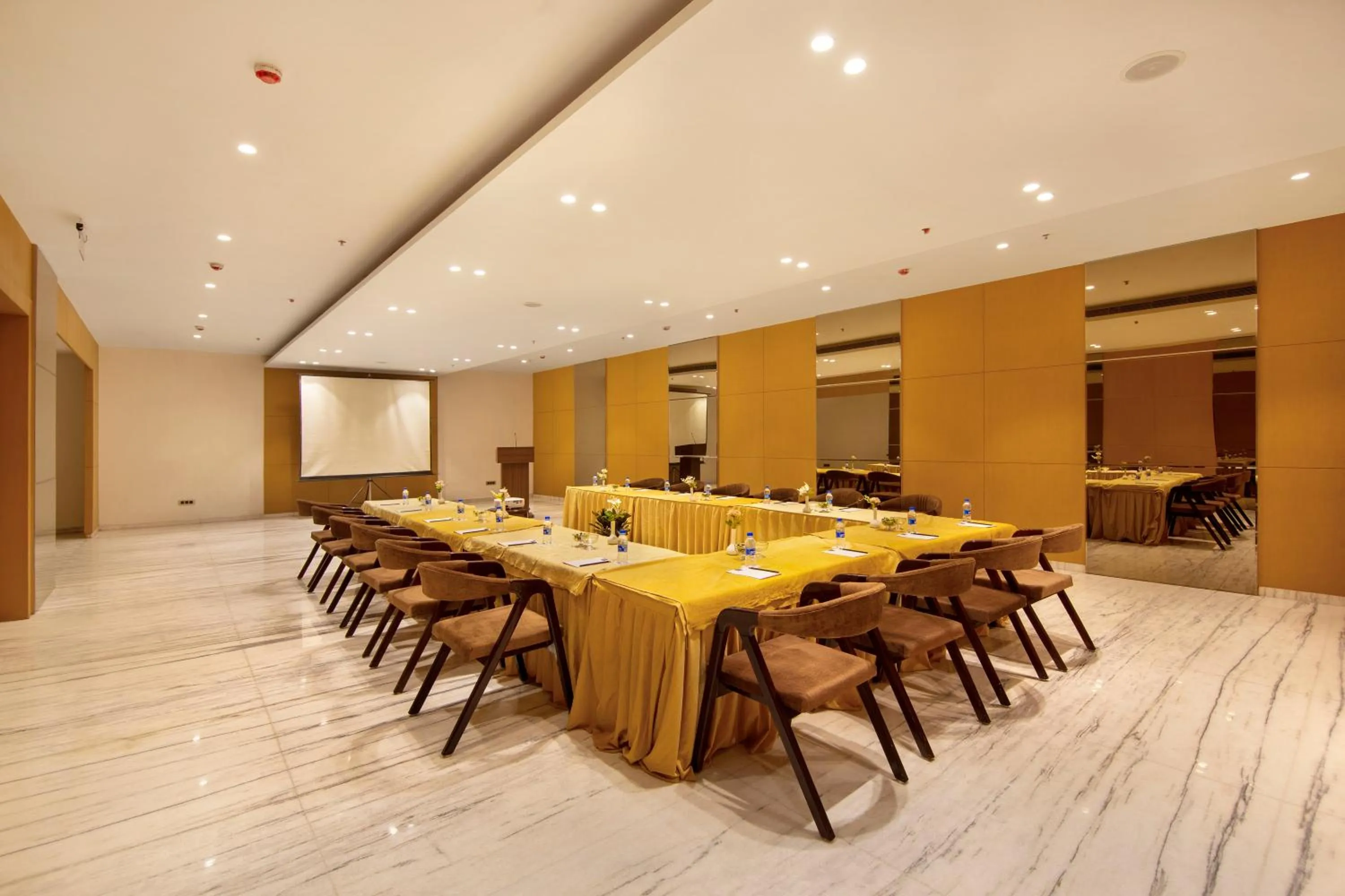 Meeting/conference room in Sarovar Portico Sonipat