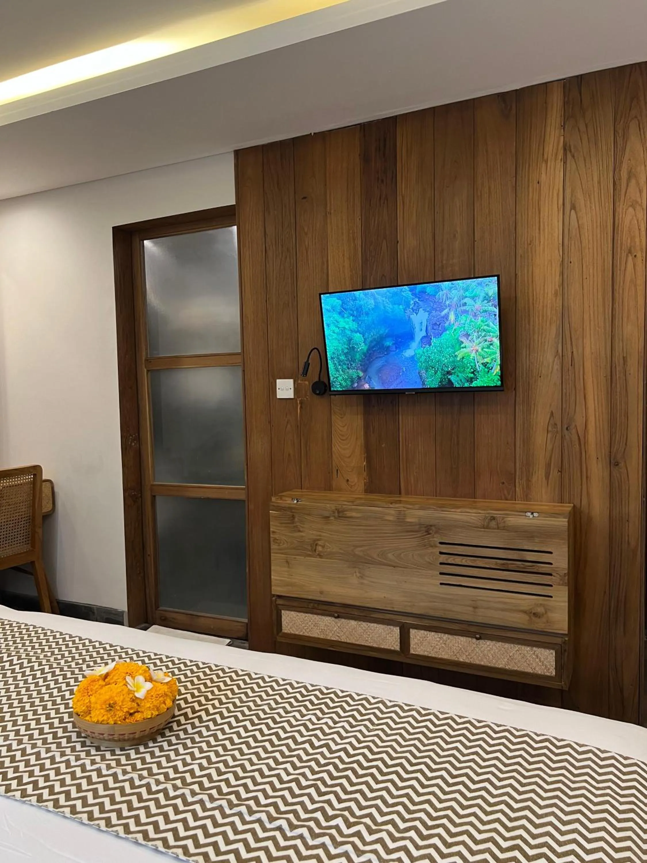 TV and multimedia in RUMAH KAYU RESORT