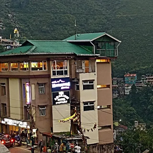 Amarjeet Hotel