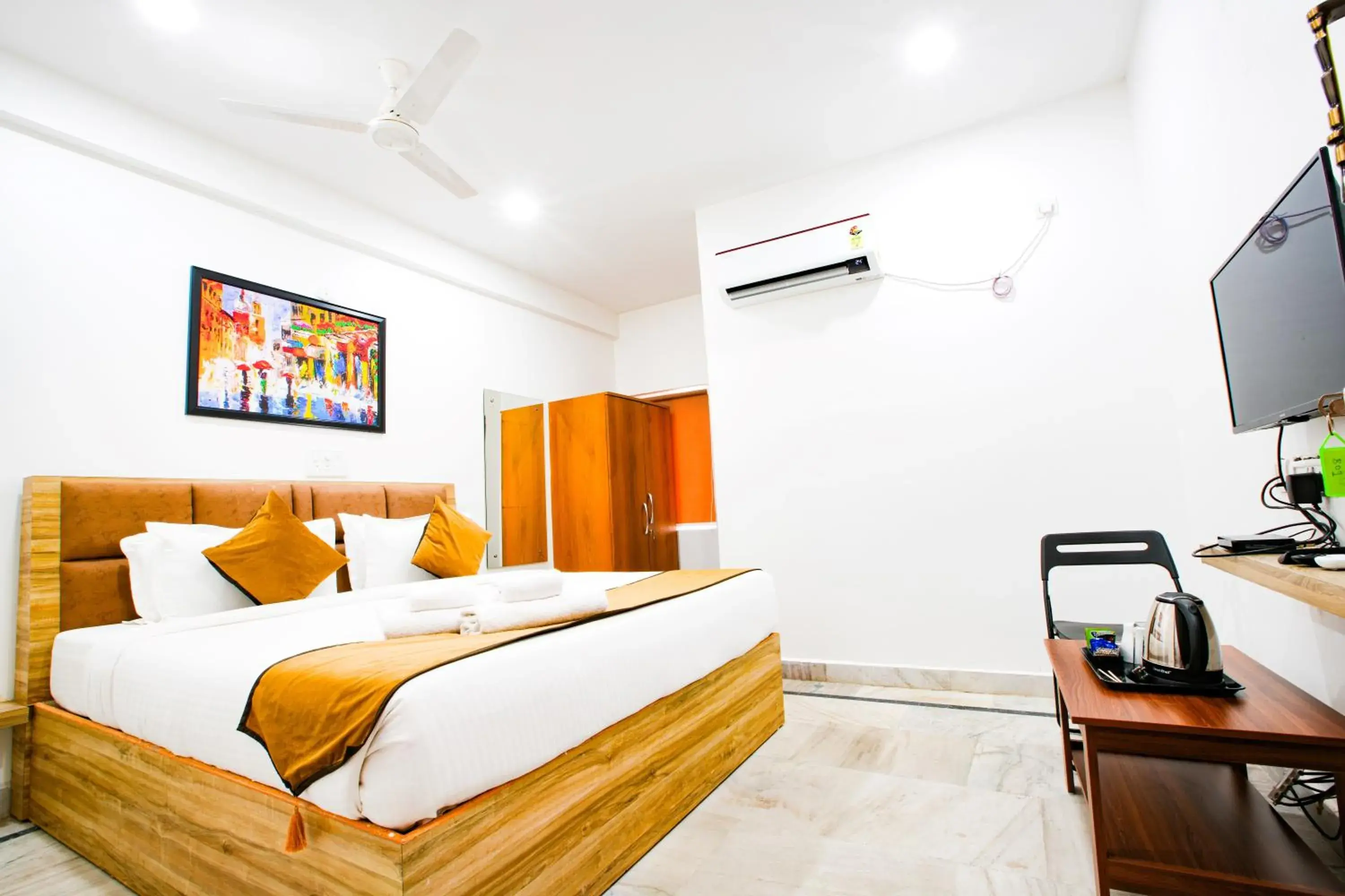 King Room in La Hometel Hotel - HITECH City Hyderabad King Room in La Hometel Hotel - HITECH City Hyderabad