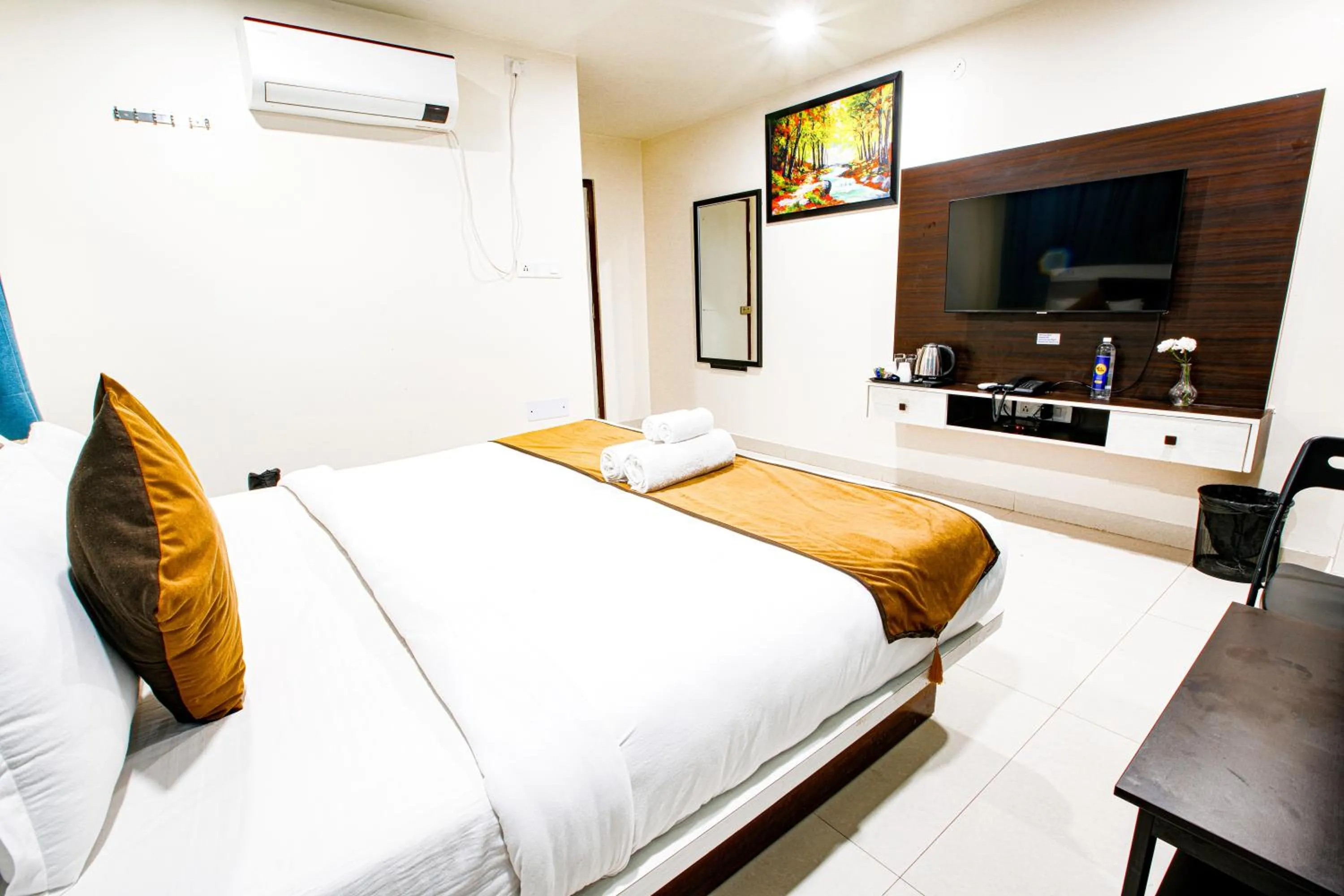 Bed in La Hometel Hotel - HITECH City Hyderabad