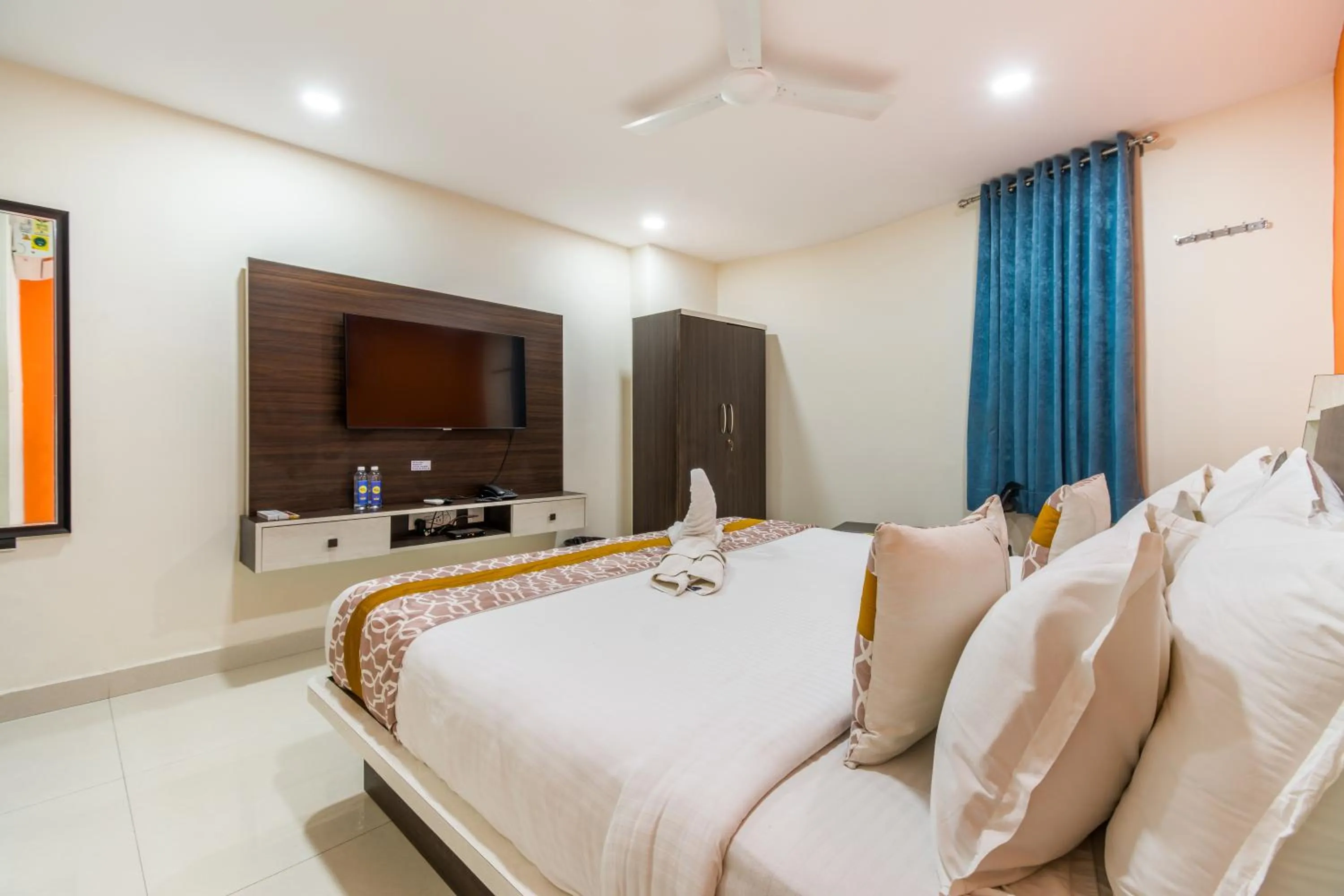 Bed in La Hometel Hotel - HITECH City Hyderabad