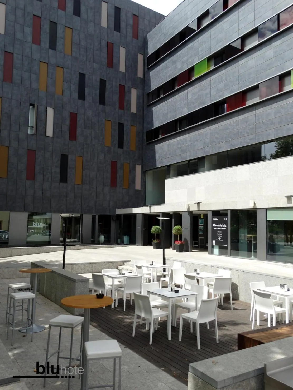 Restaurant/places to eat in Blu Hotel Almansa