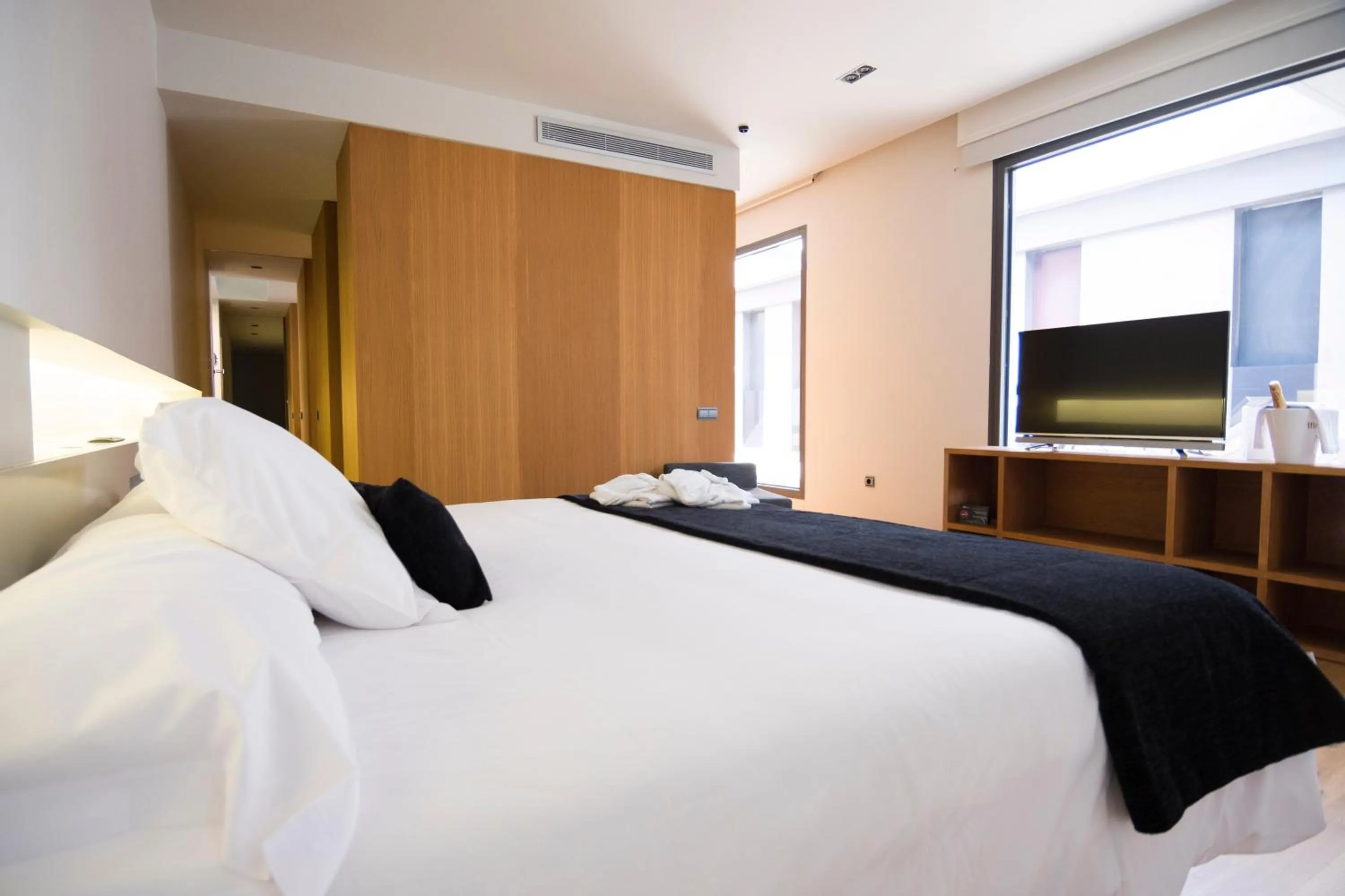 Photo of the whole room, Bed in Blu Hotel Almansa