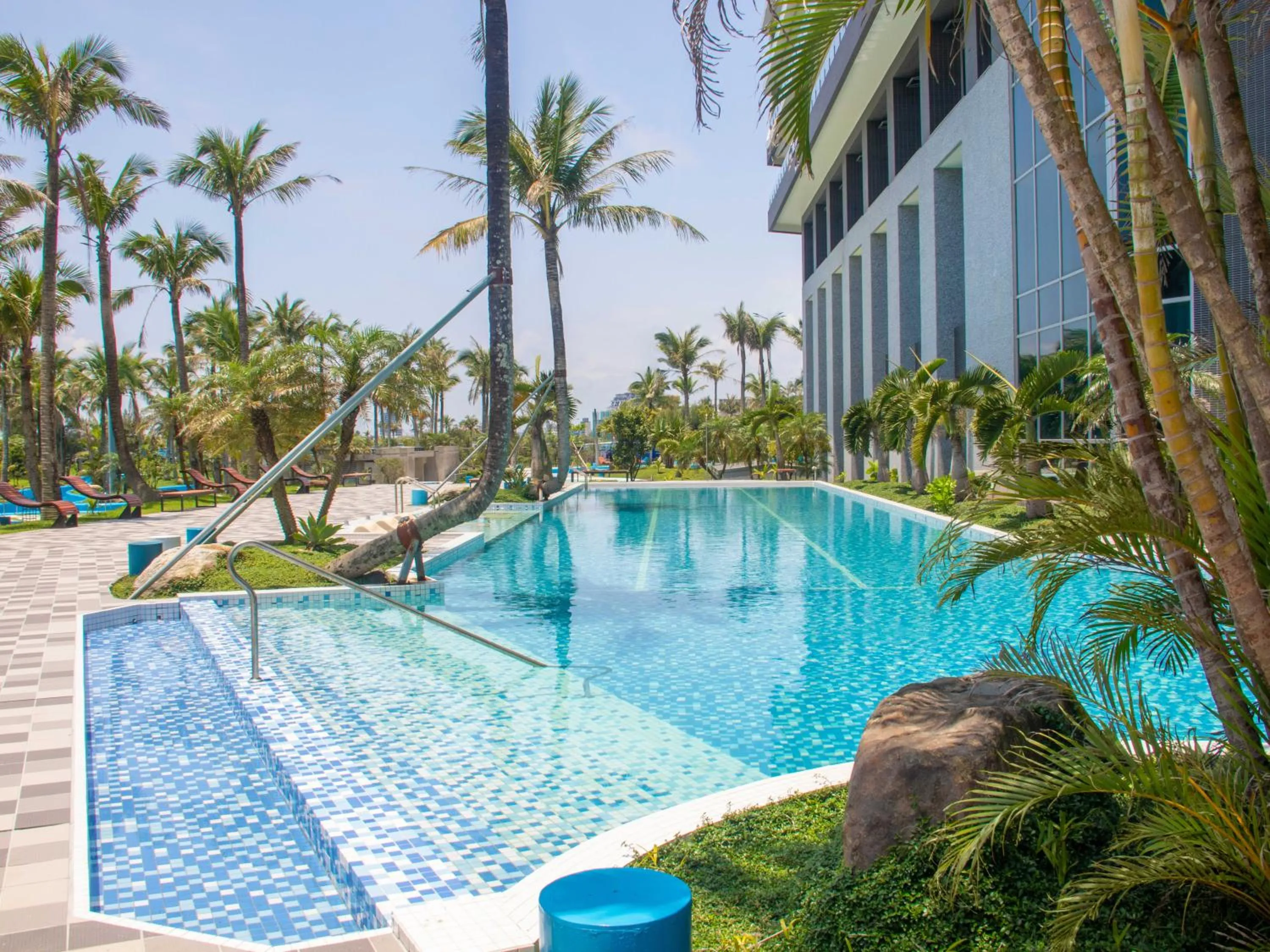 Swimming pool in The Archipelago