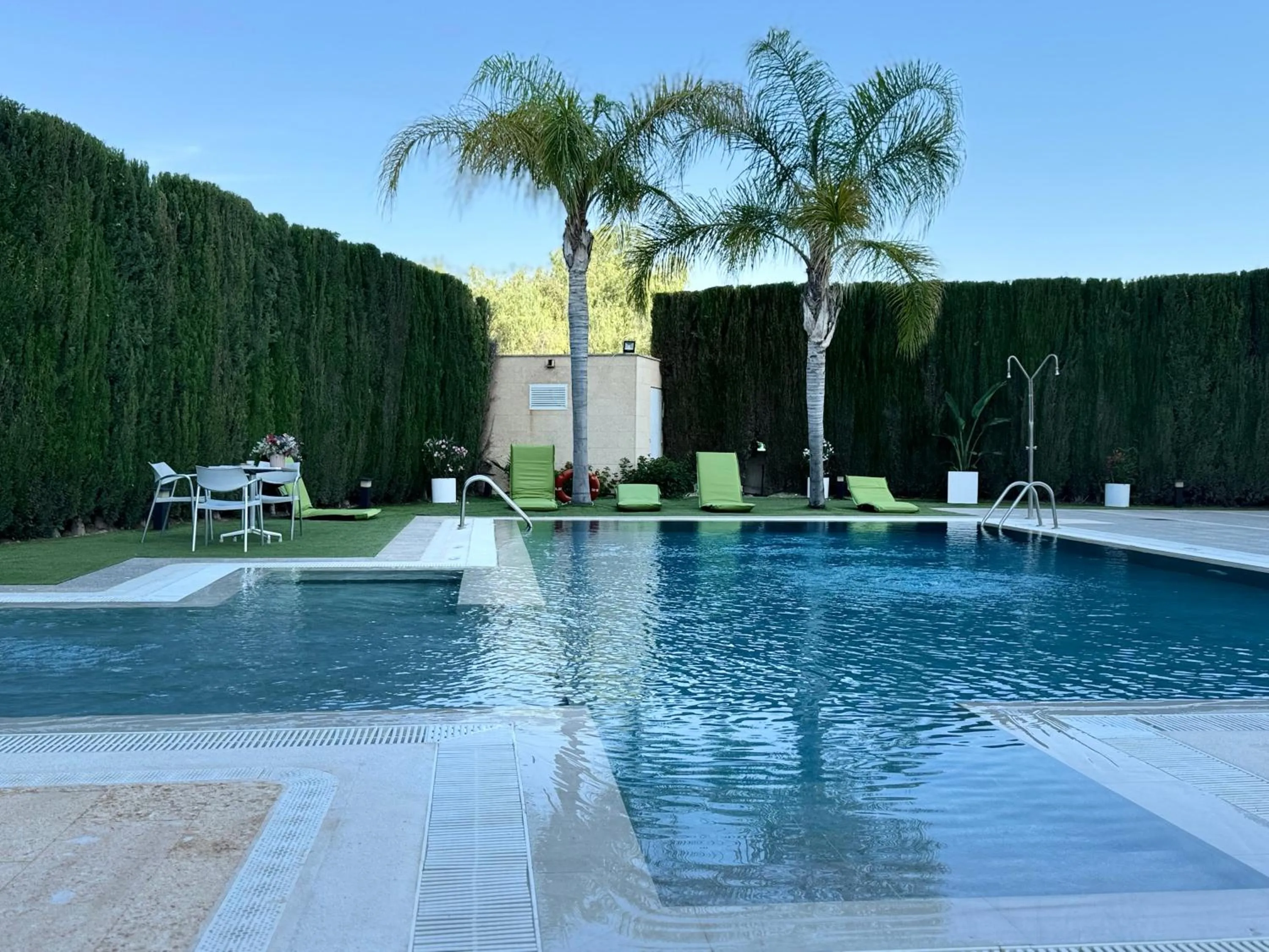 Swimming pool in Executive Sport