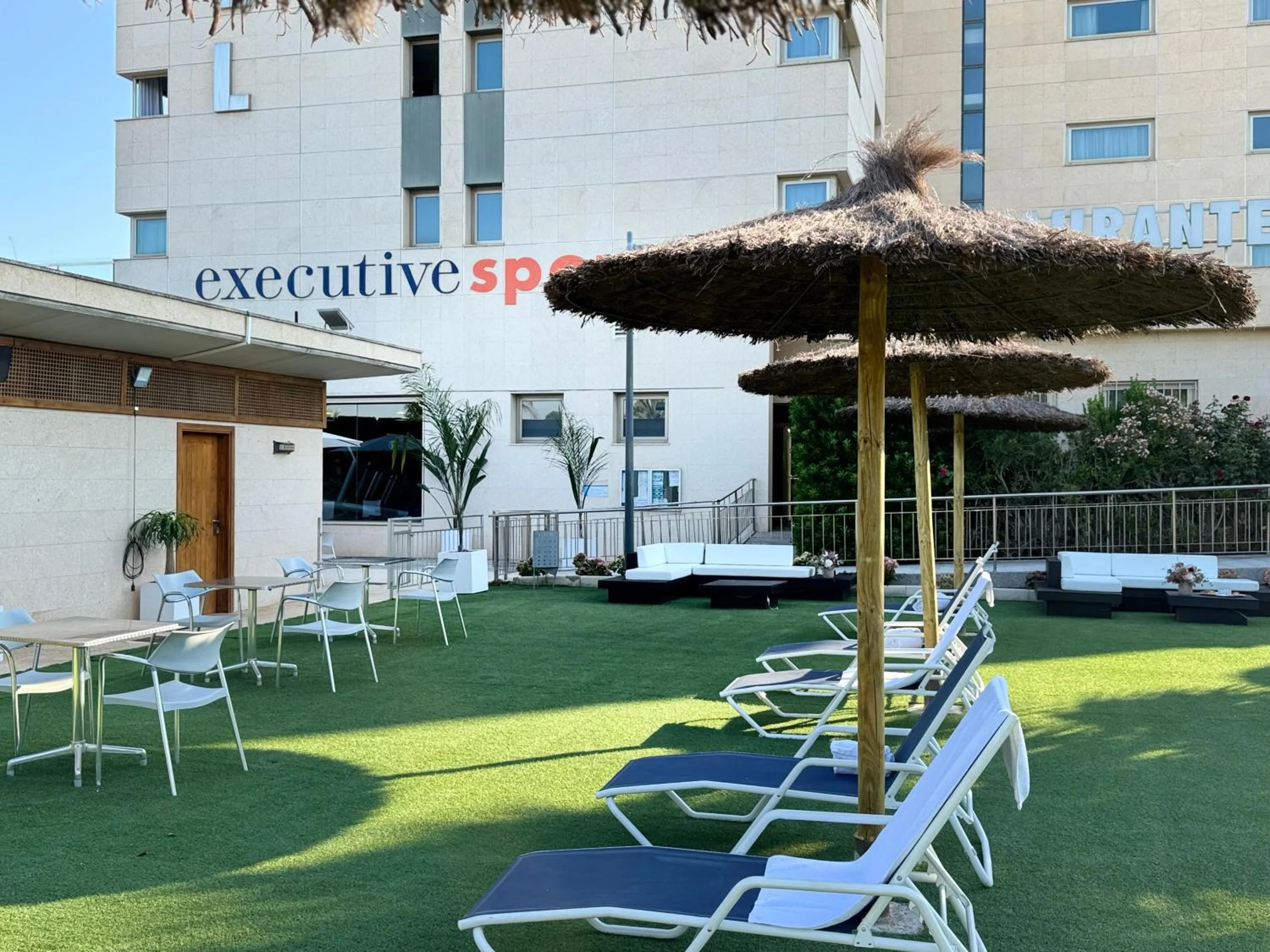 Swimming pool in Executive Sport