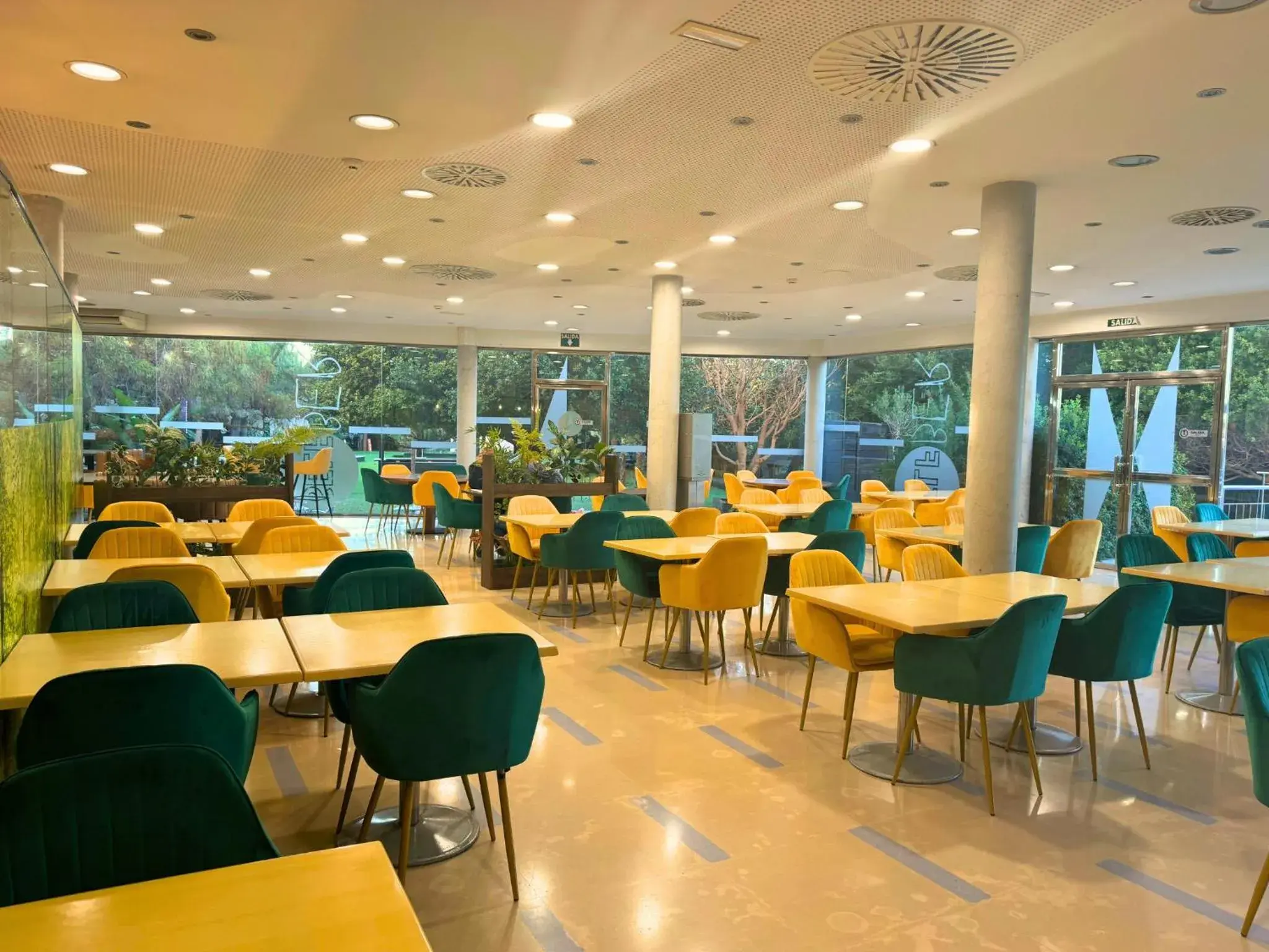 Restaurant/places to eat in Executive Sport Restaurant/places to eat in Executive Sport