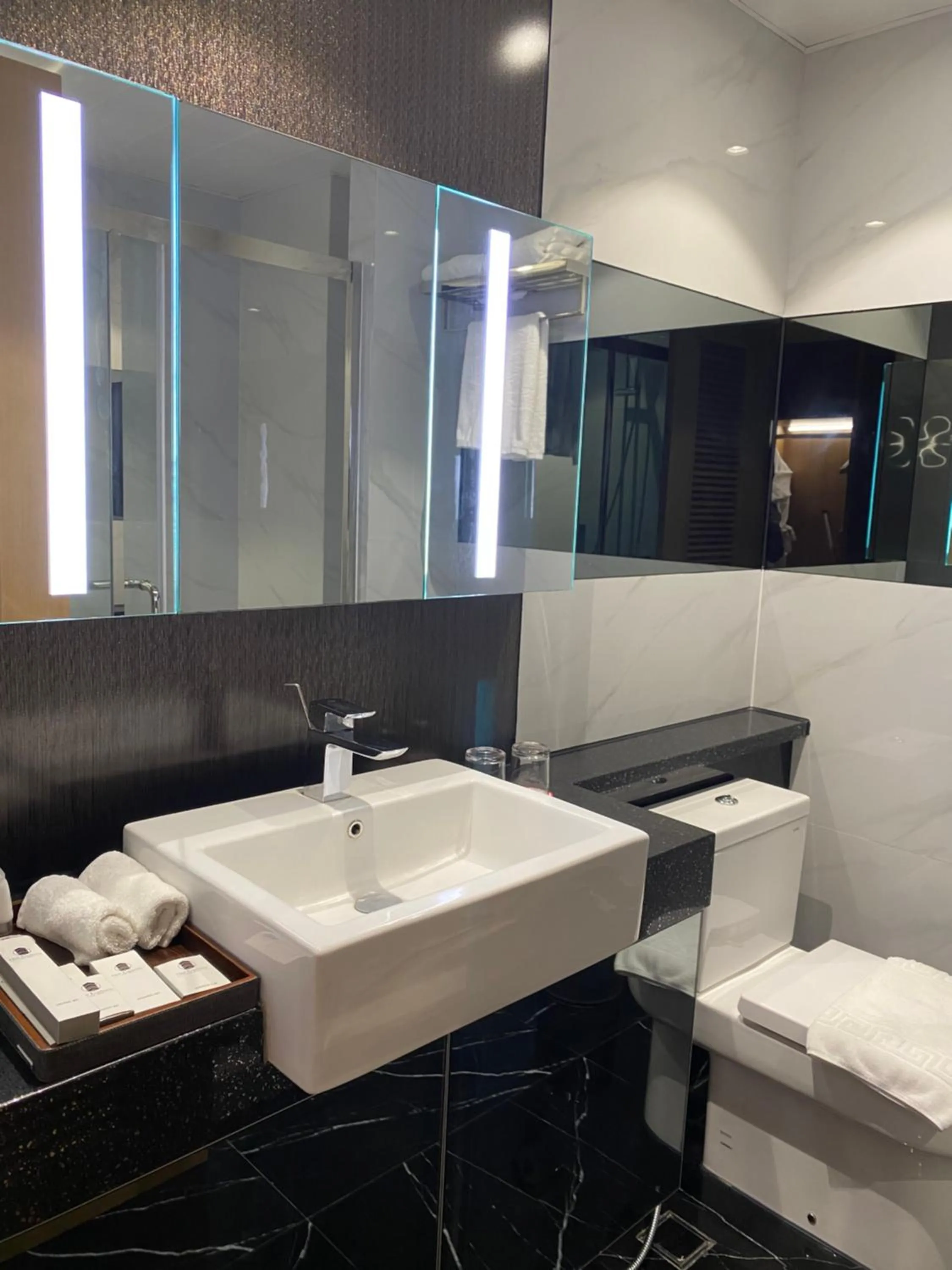 One Euphoria Luxe Hotel