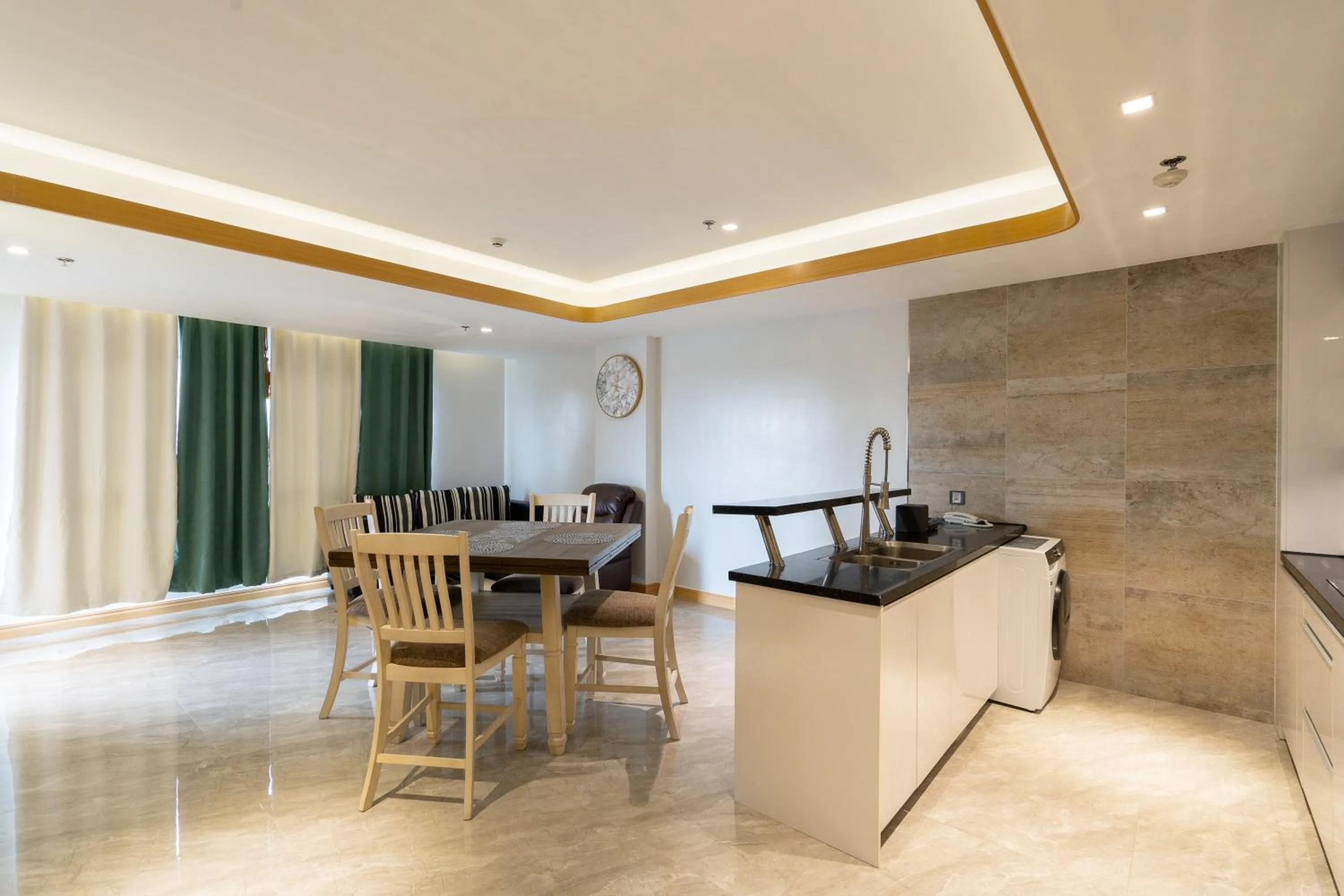 One Euphoria Luxe Hotel