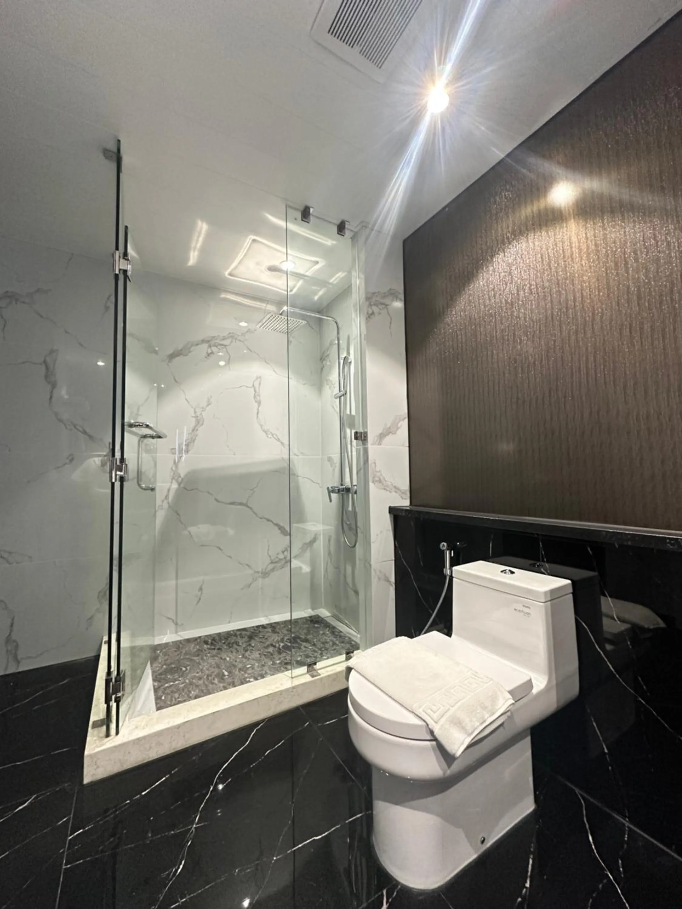 One Euphoria Luxe Hotel