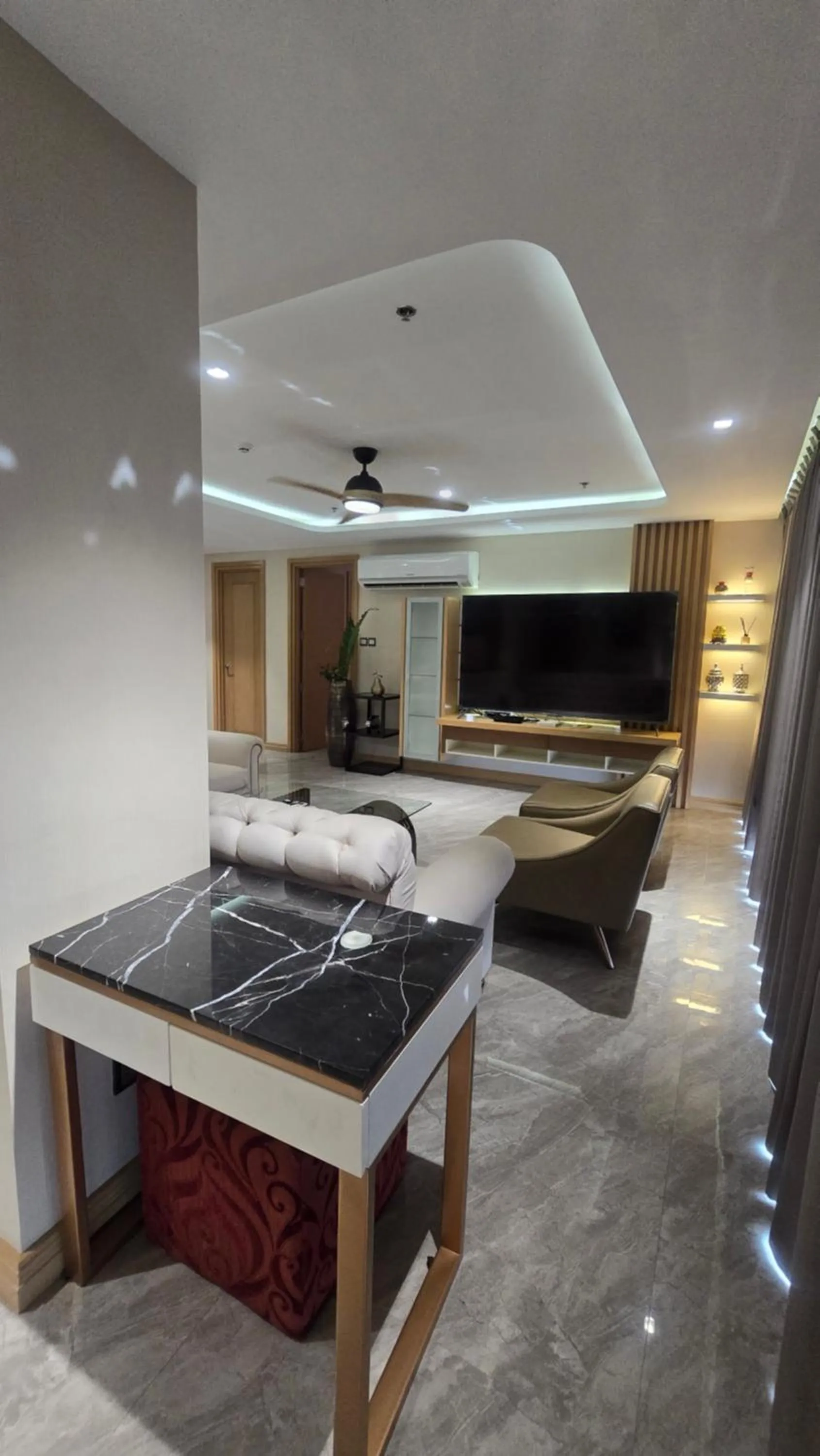 One Euphoria Luxe Hotel