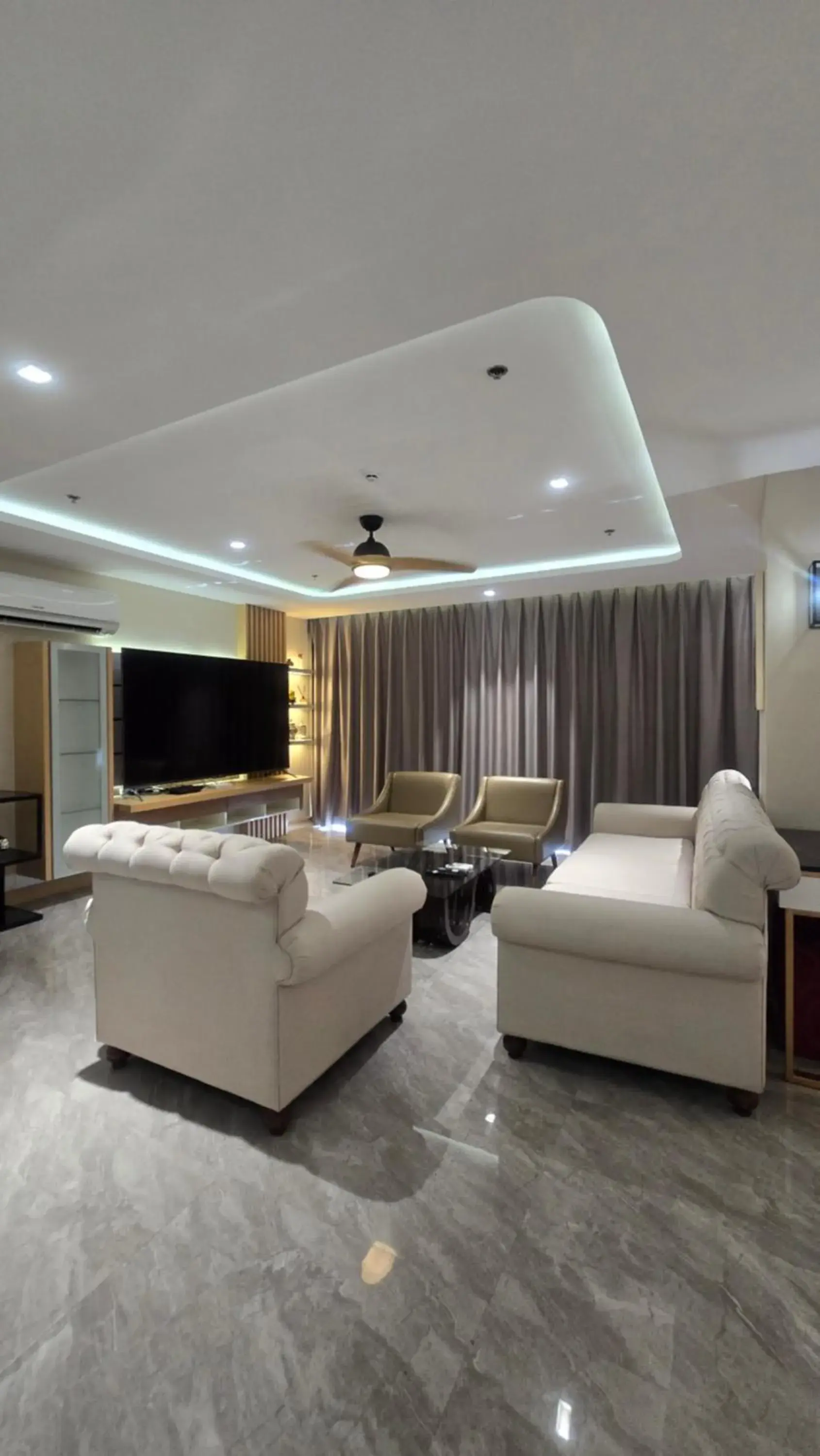 Bed in One Euphoria Luxe Hotel Bed in One Euphoria Luxe Hotel