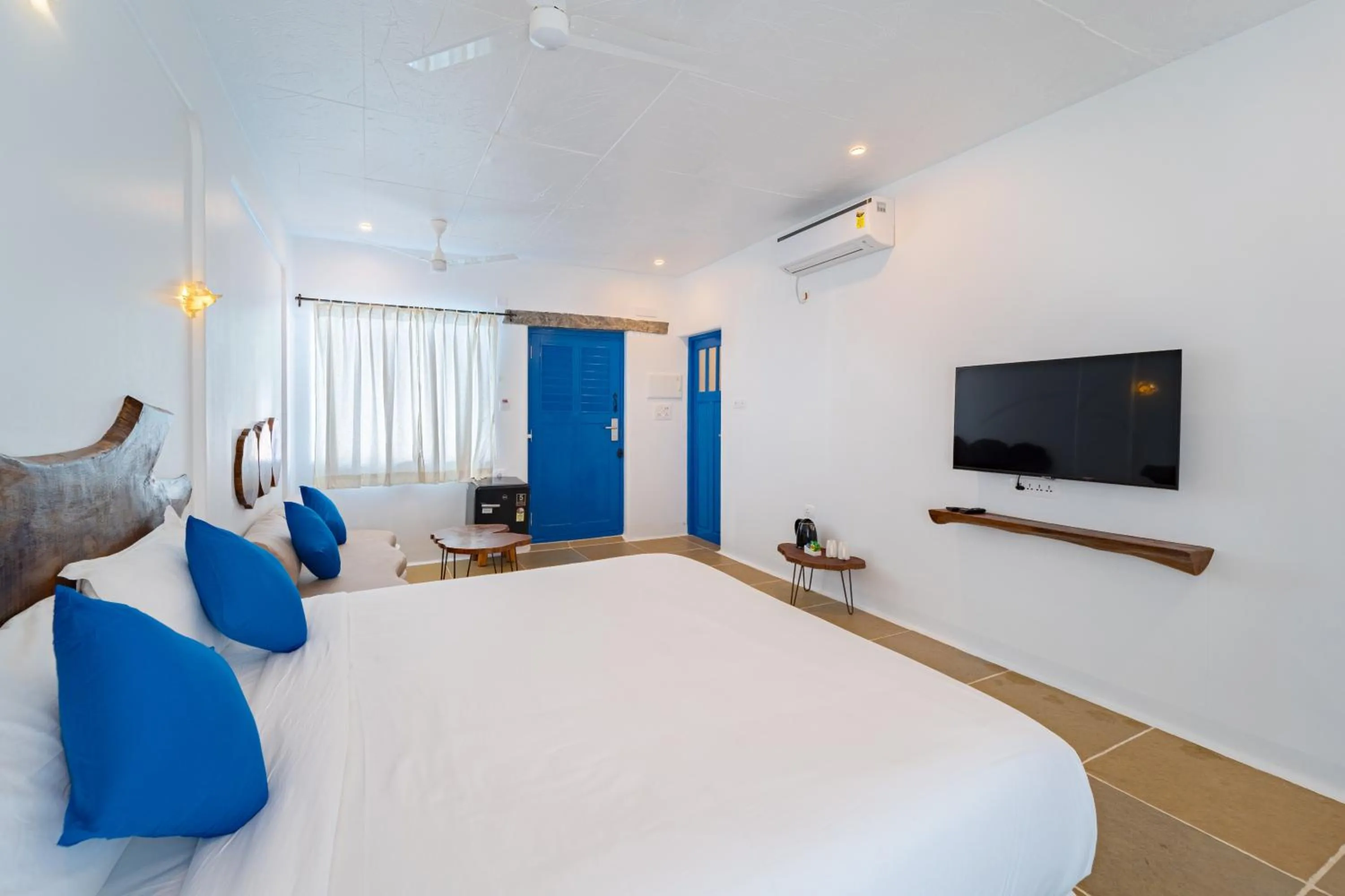 TV and multimedia, Bed in Conch Resort Luxury Private Pool Suites